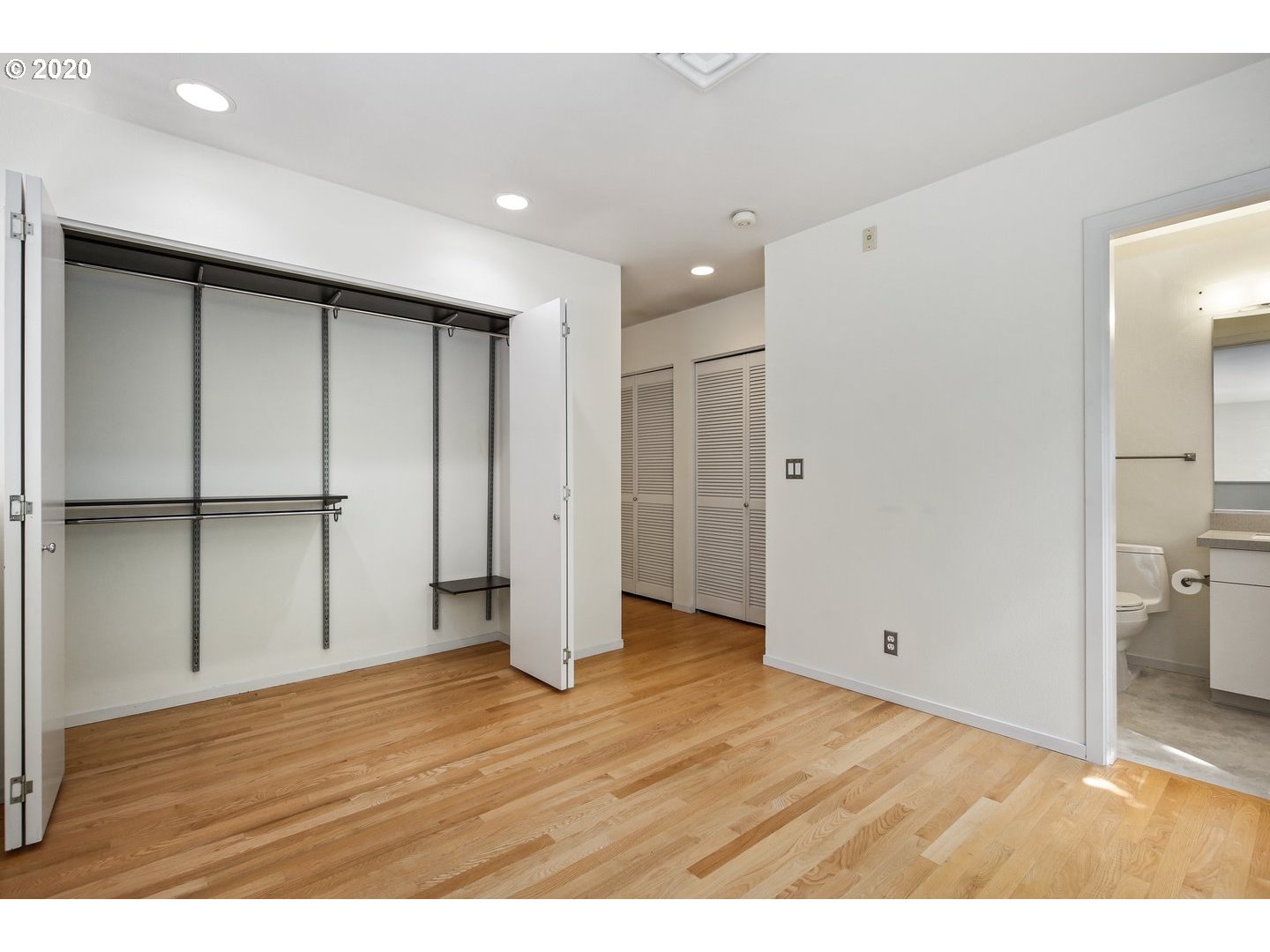 Photo #4: 20036999 Listing 