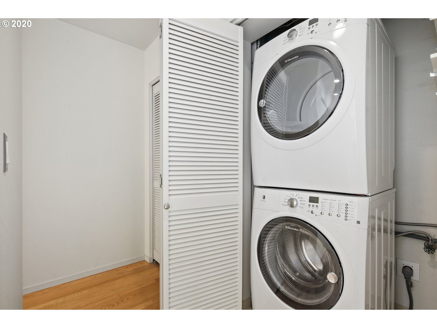 Photo #6: 20036999 Listing 