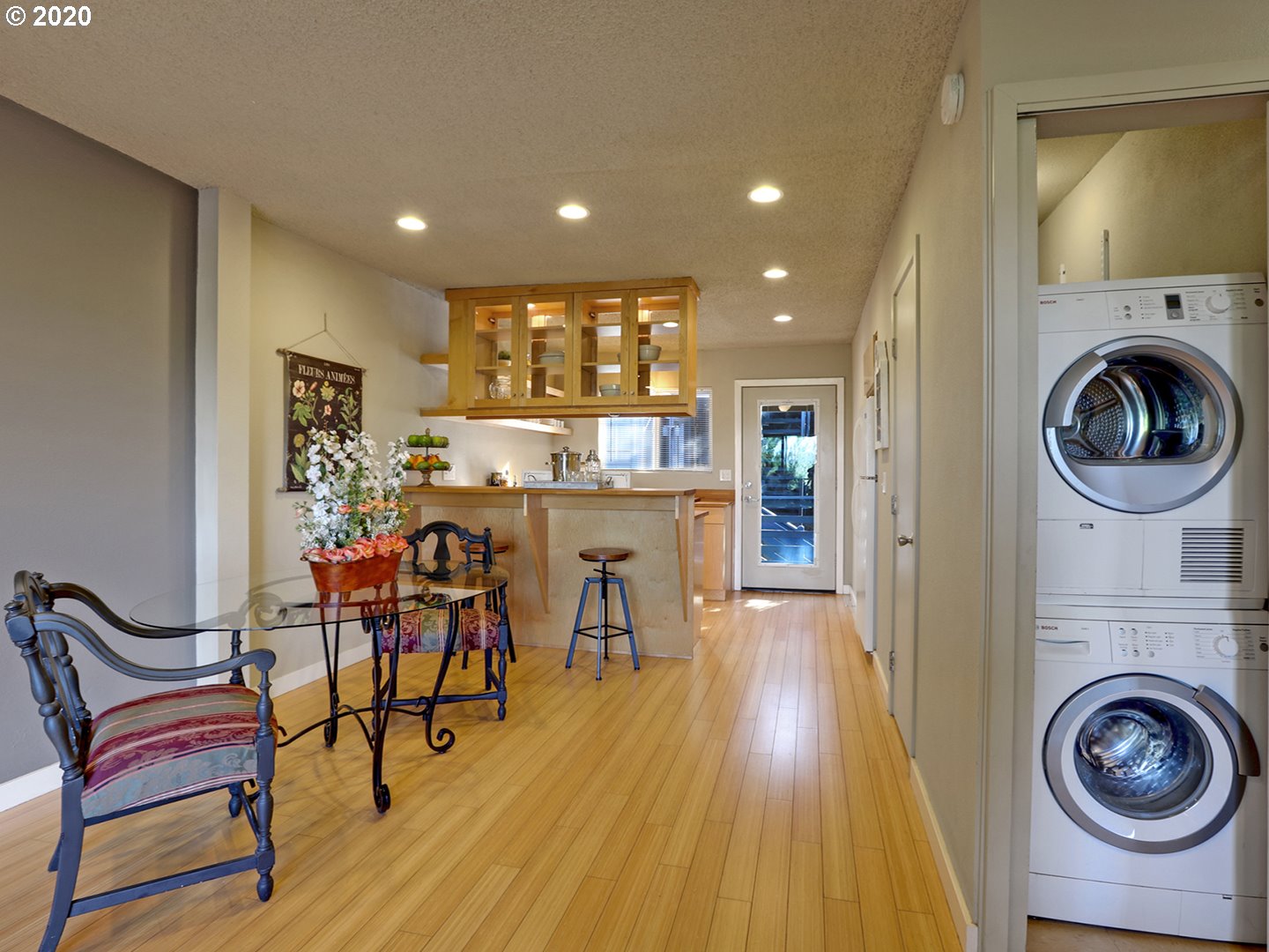 Photo #2: 20039229 Listing 