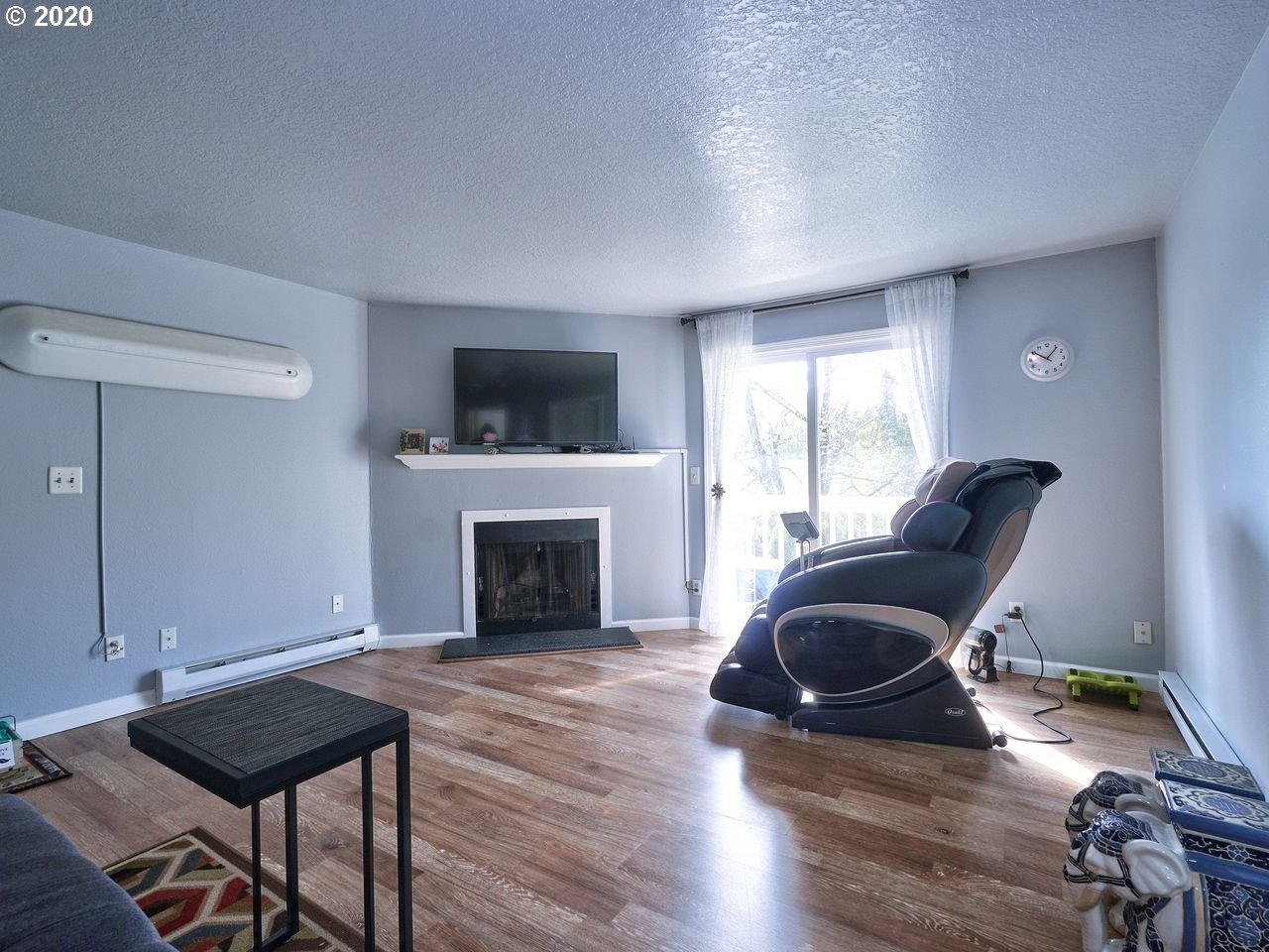Photo #2: 20041396 Listing 
