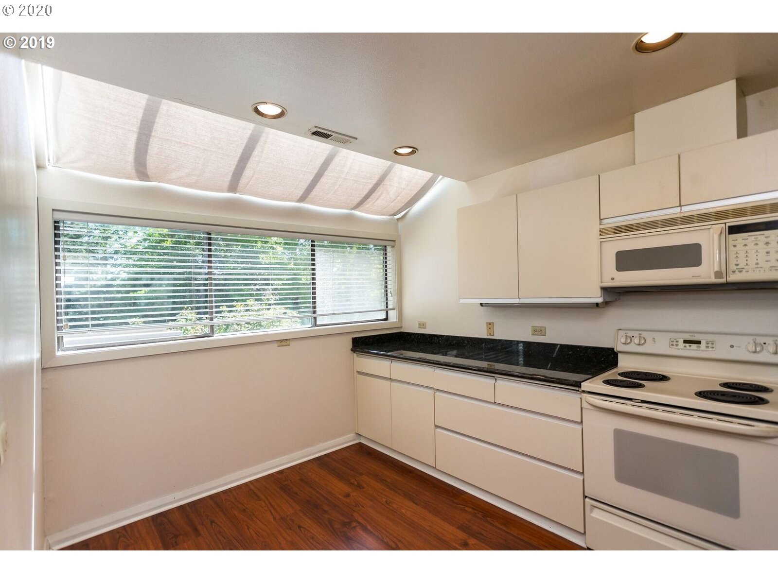 Photo #6: 20044289 Listing 
