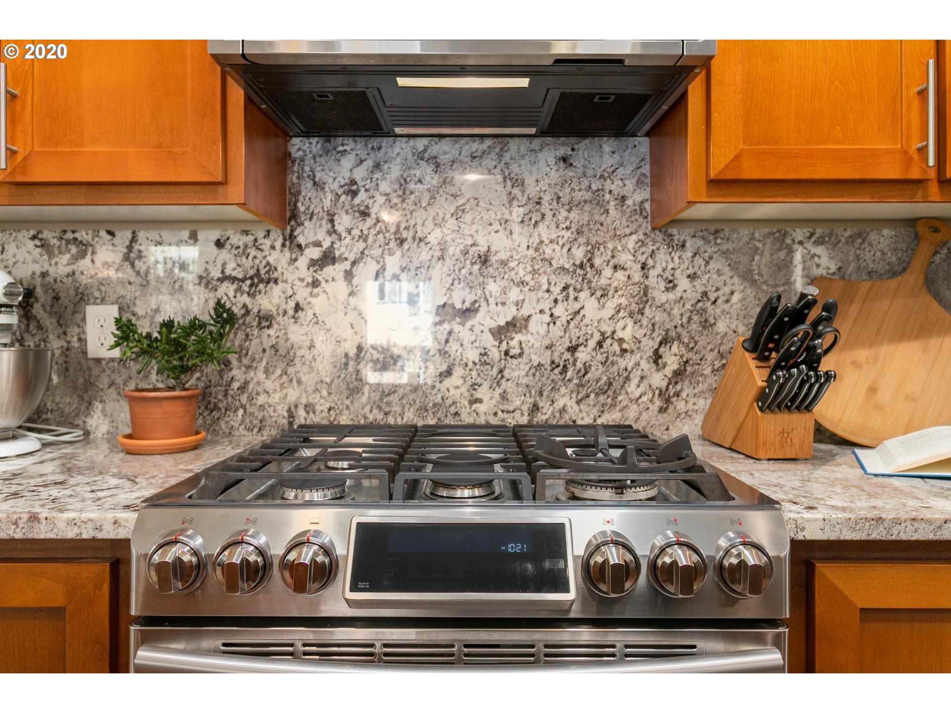 Photo #6: 20048618 Listing 