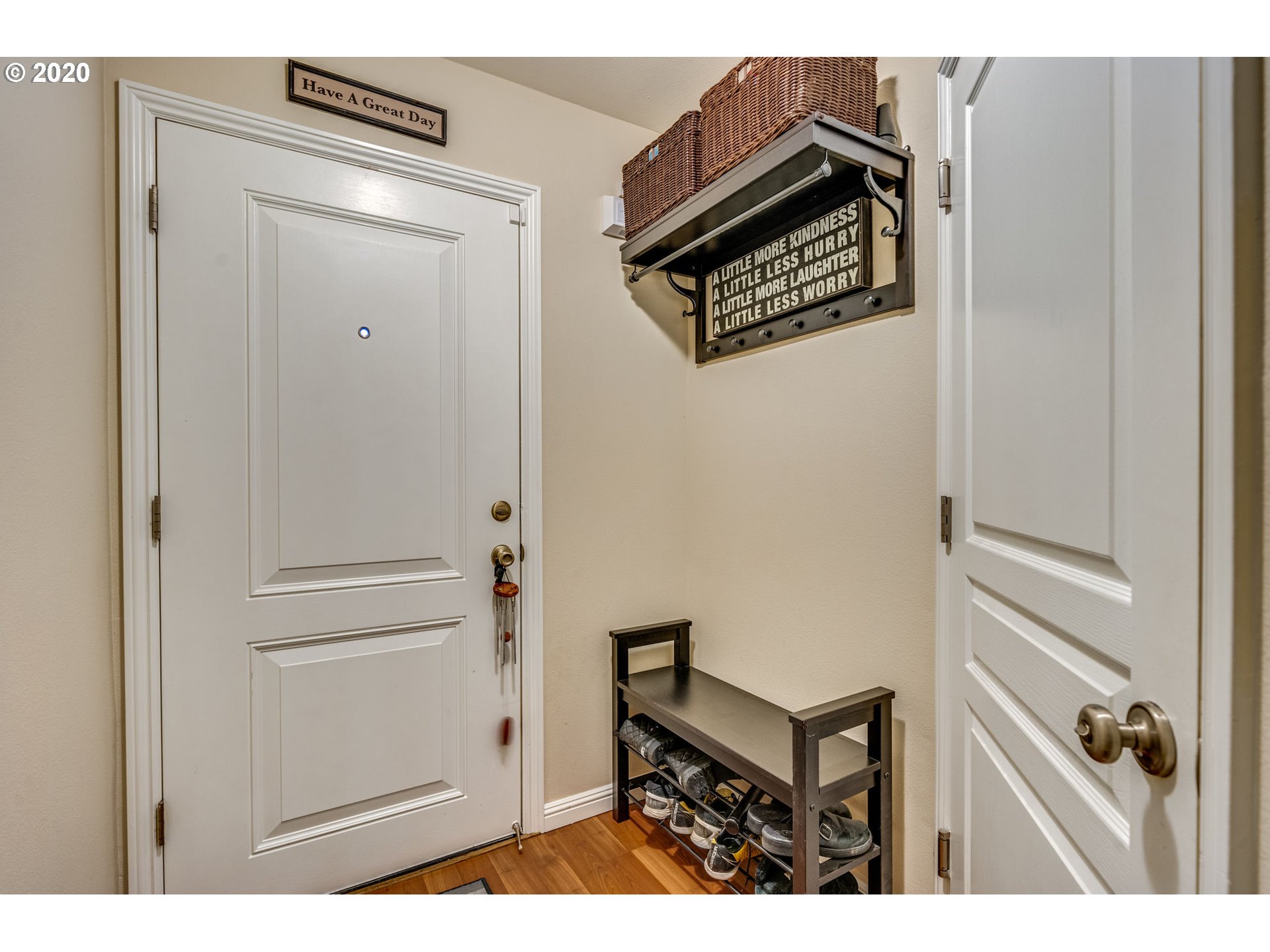 Photo #2: 20055336 Listing 