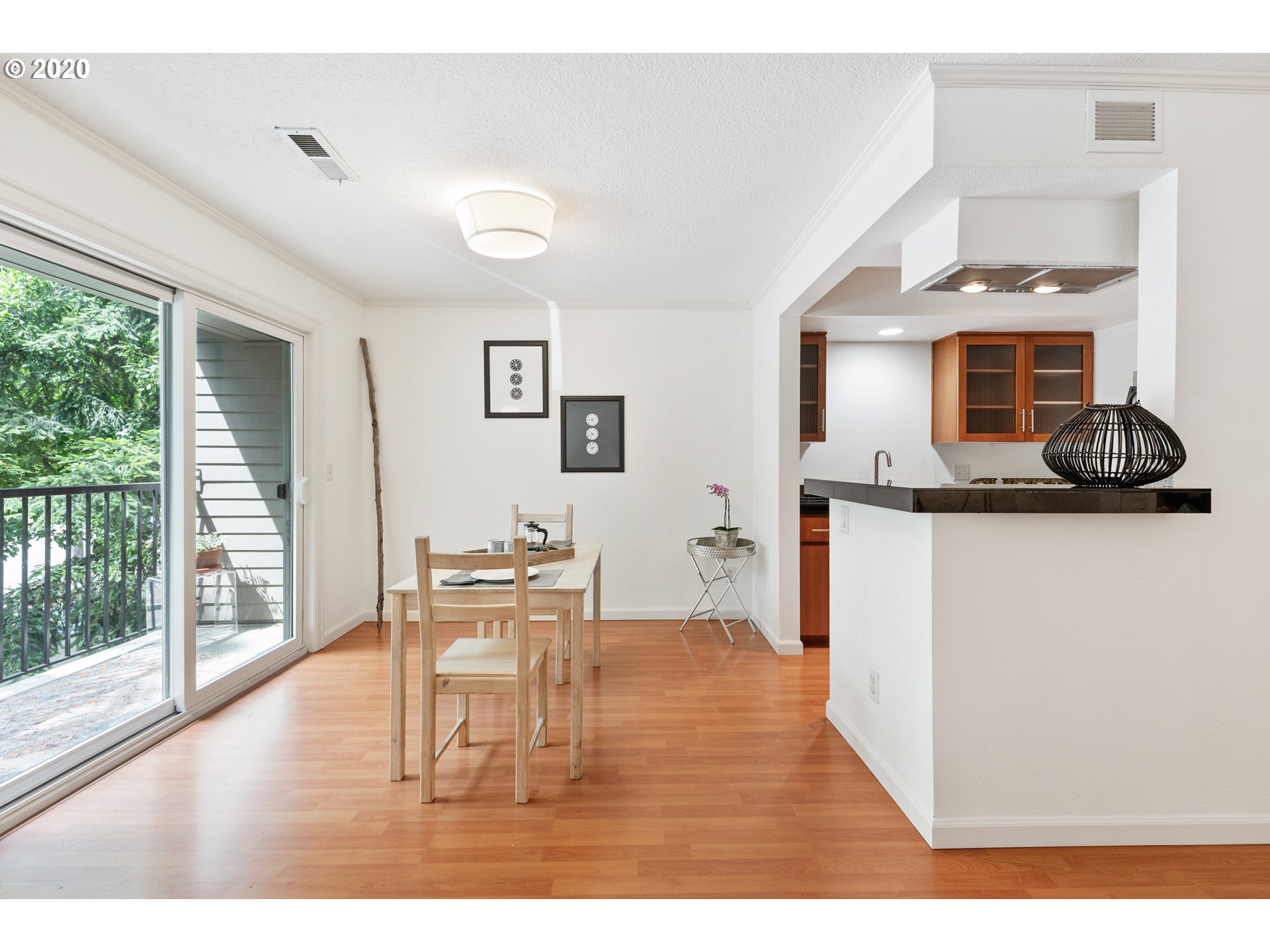Photo #5: 20055623 Listing 