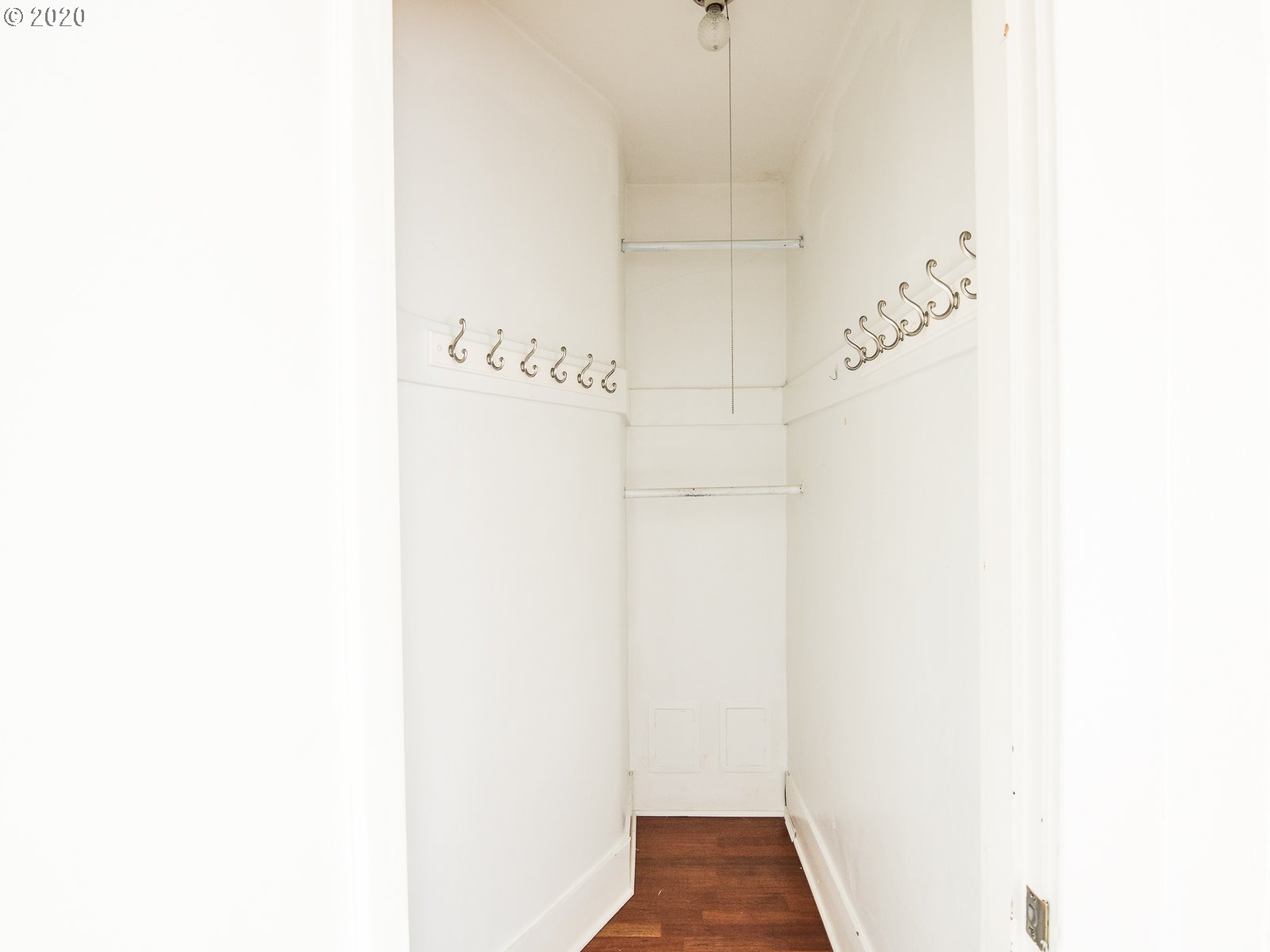Photo #2: 20057318 Listing 