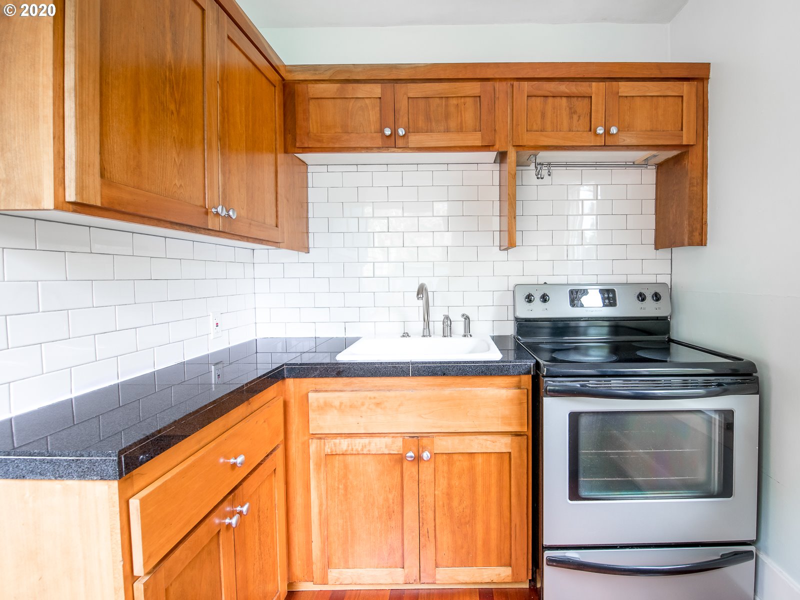 Photo #4: 20057318 Listing 