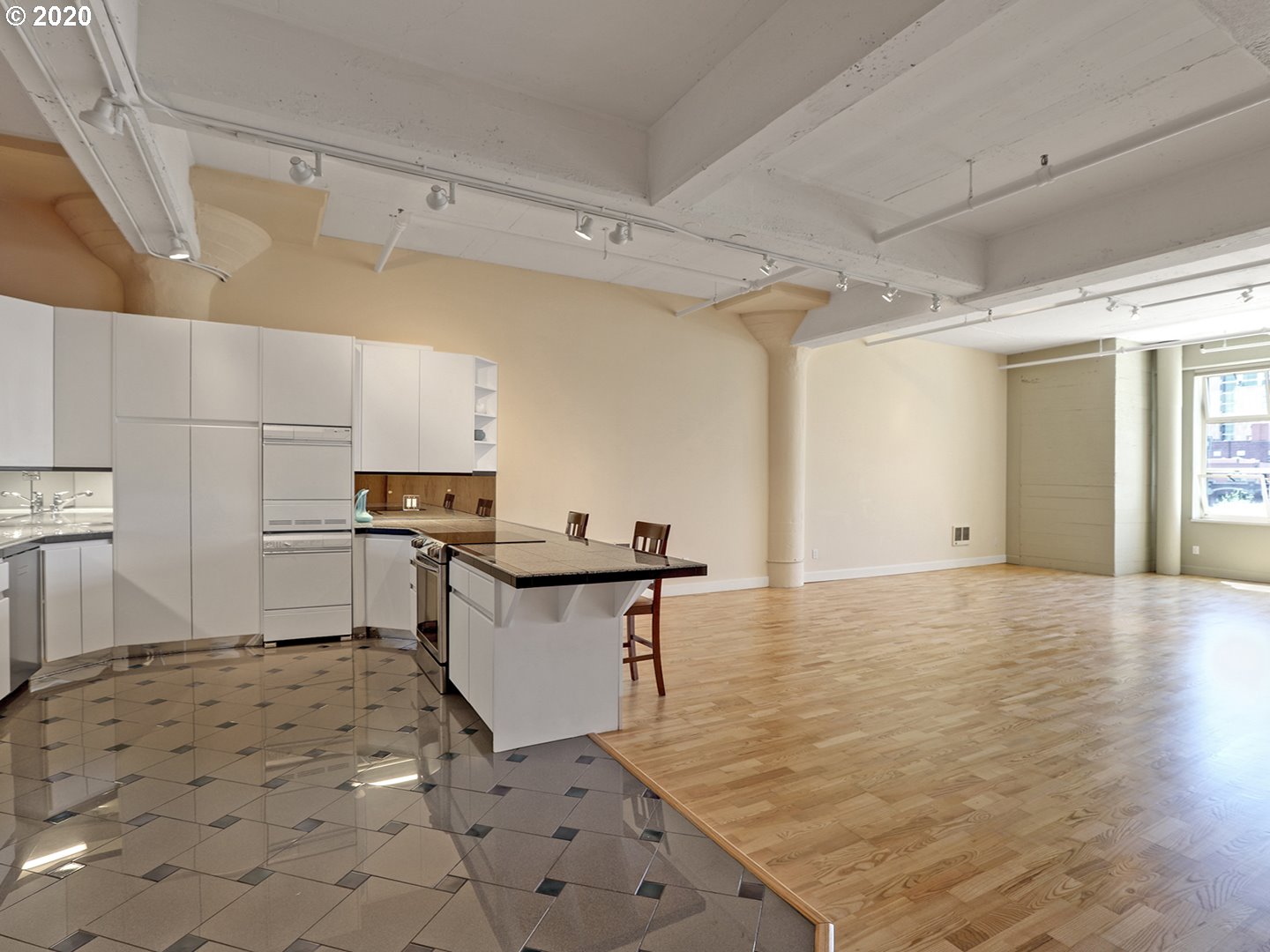 Photo #2: 20058744 Listing 