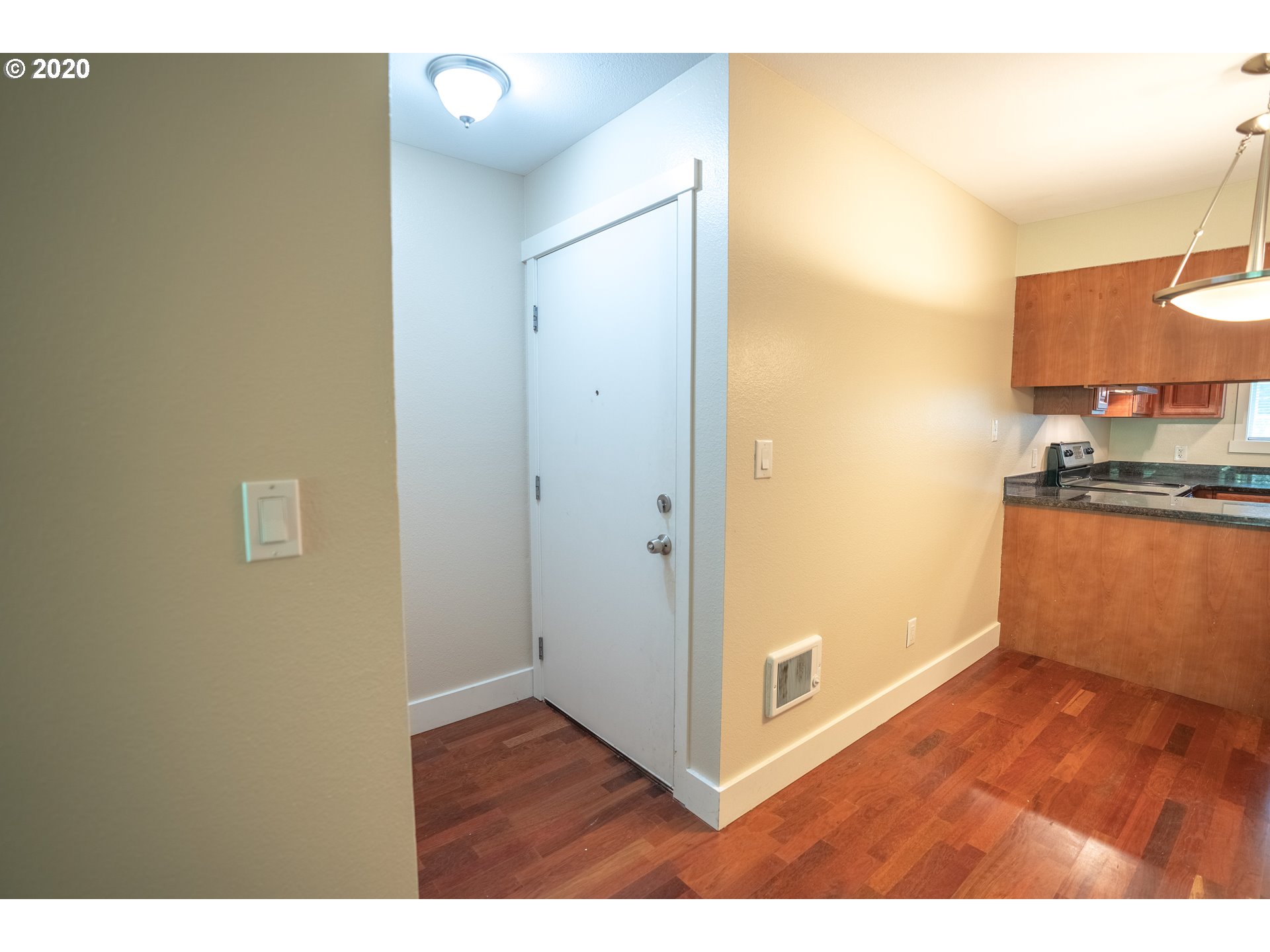 Photo #3: 20063829 Listing 