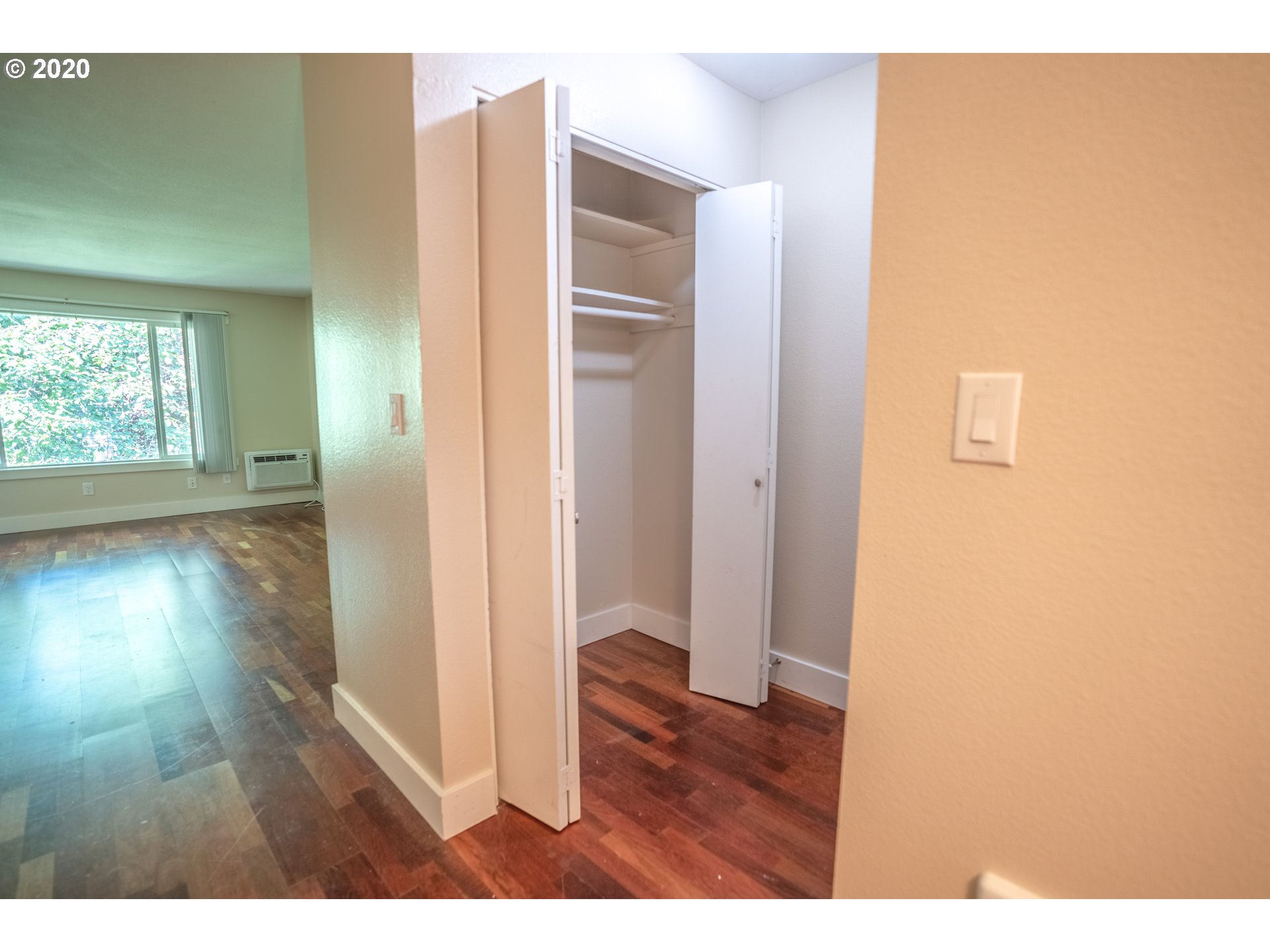 Photo #4: 20063829 Listing 