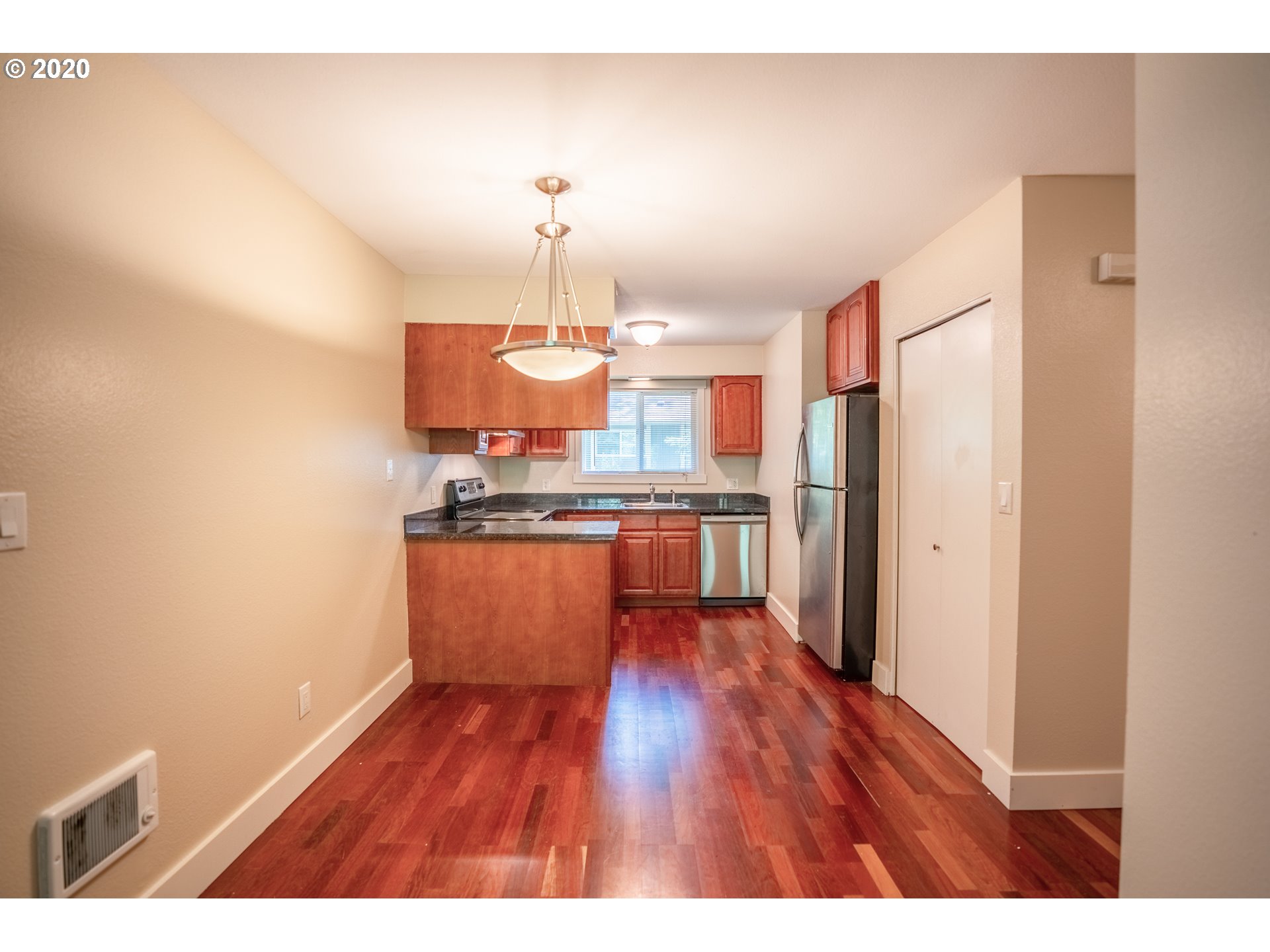 Photo #5: 20063829 Listing 