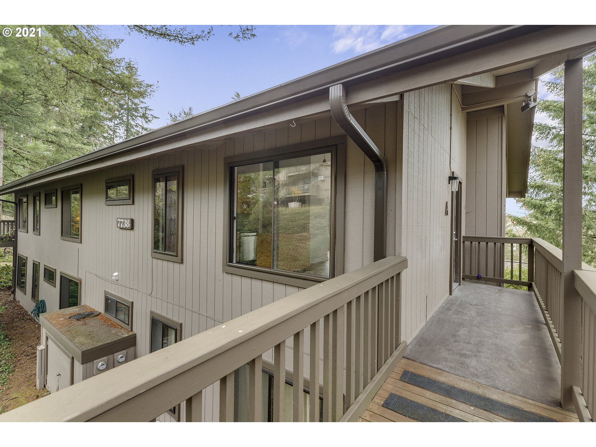 Photo #2: 20064218 Listing 