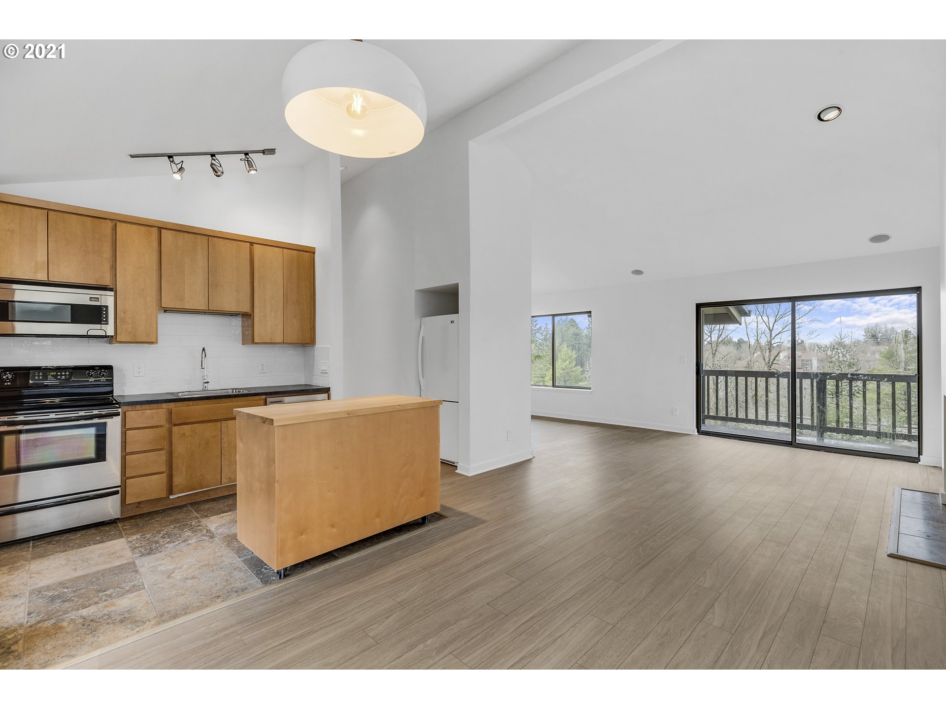 Photo #6: 20064218 Listing 