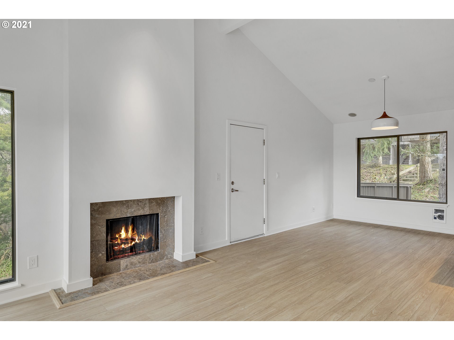 Photo #4: 20064218 Listing 