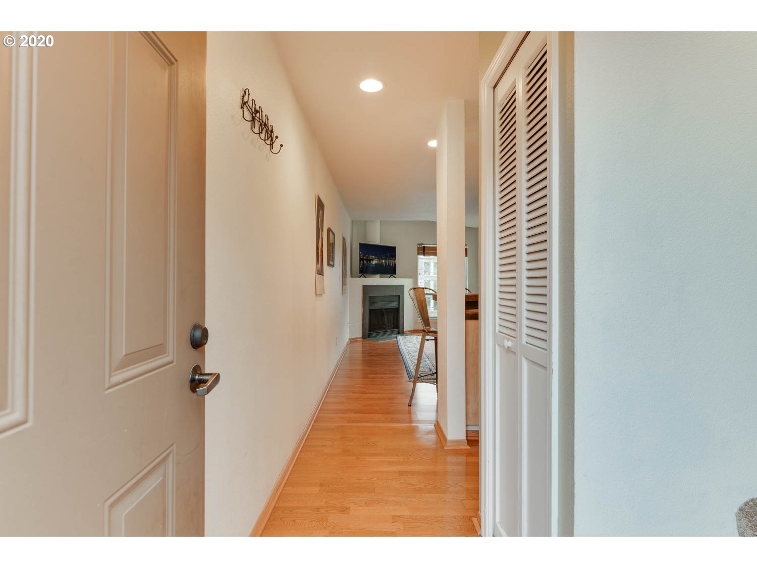 Photo #4: 20068954 Listing 