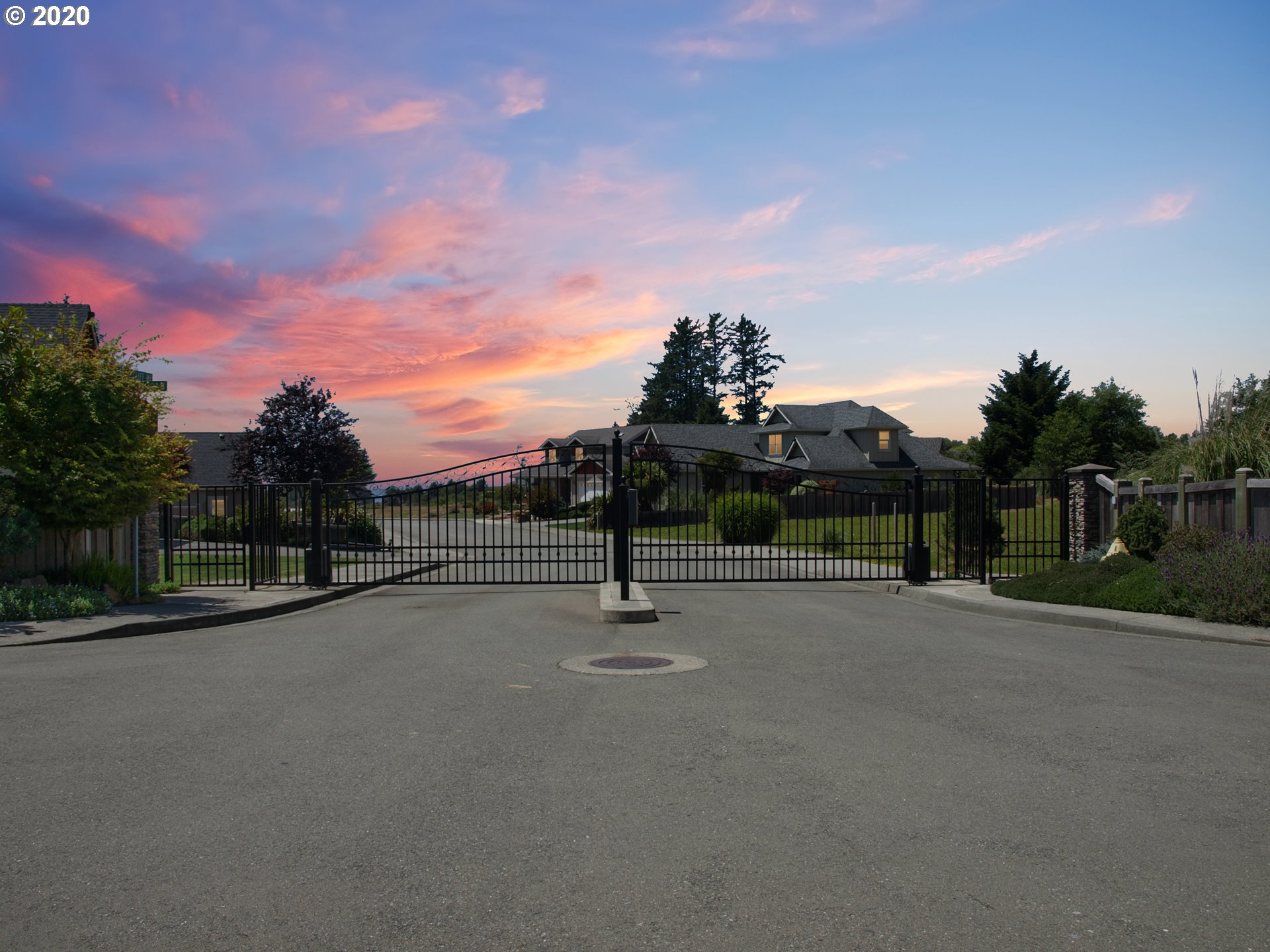 7207 EDGE CLIFF DR (1 of 17)