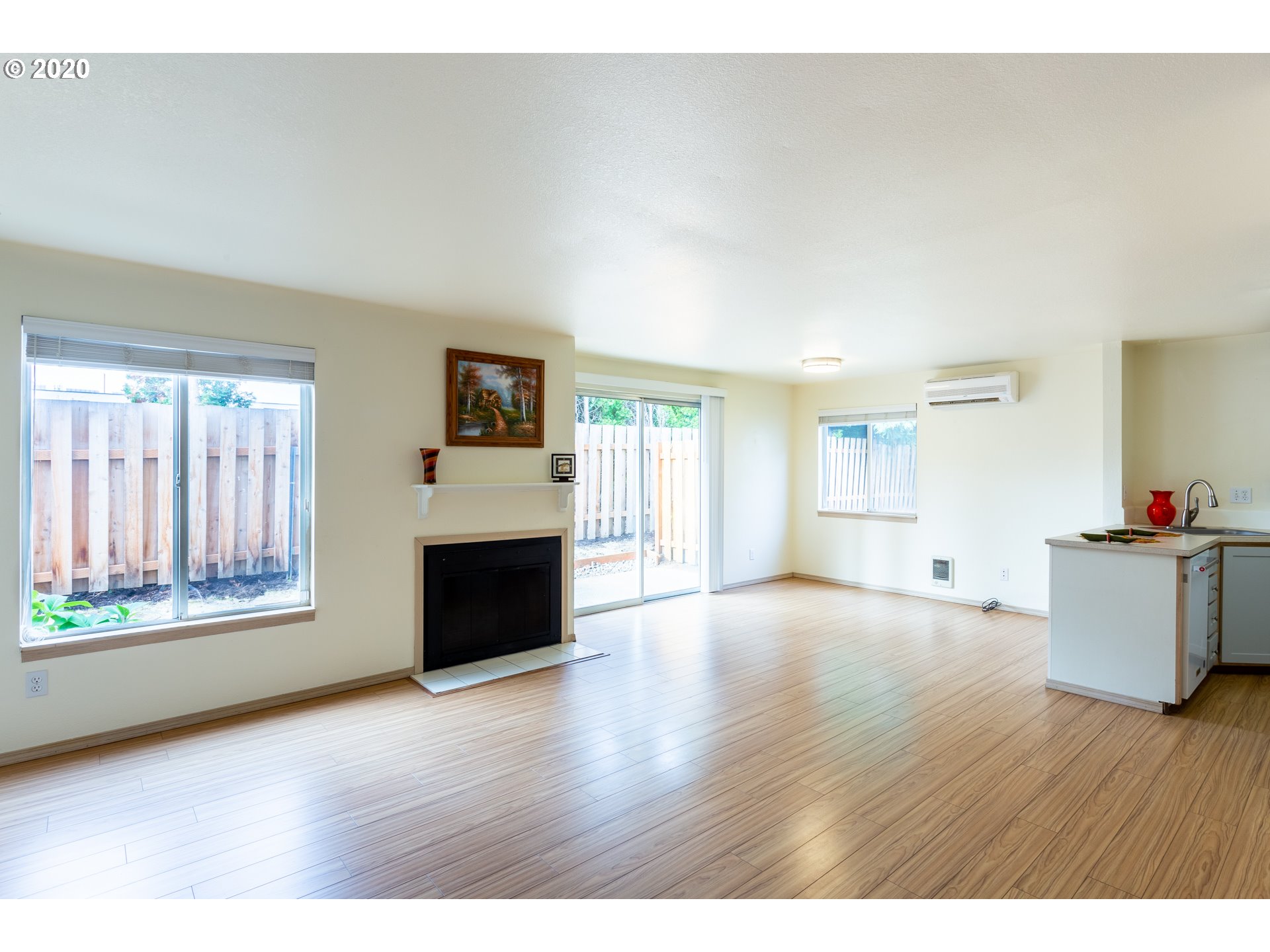 Photo #6: 20073876 Listing 