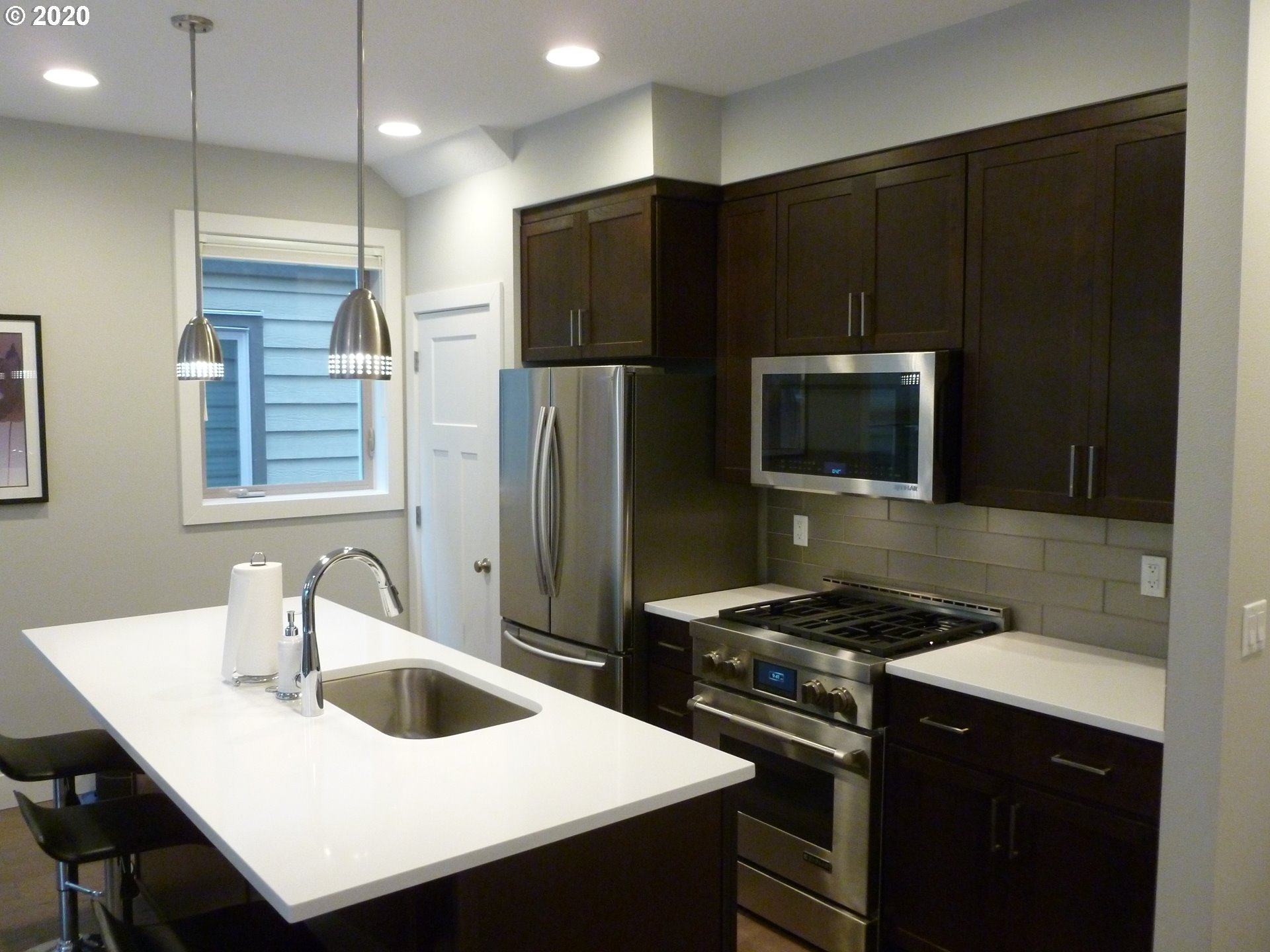 Photo #2: 20075600 Listing 
