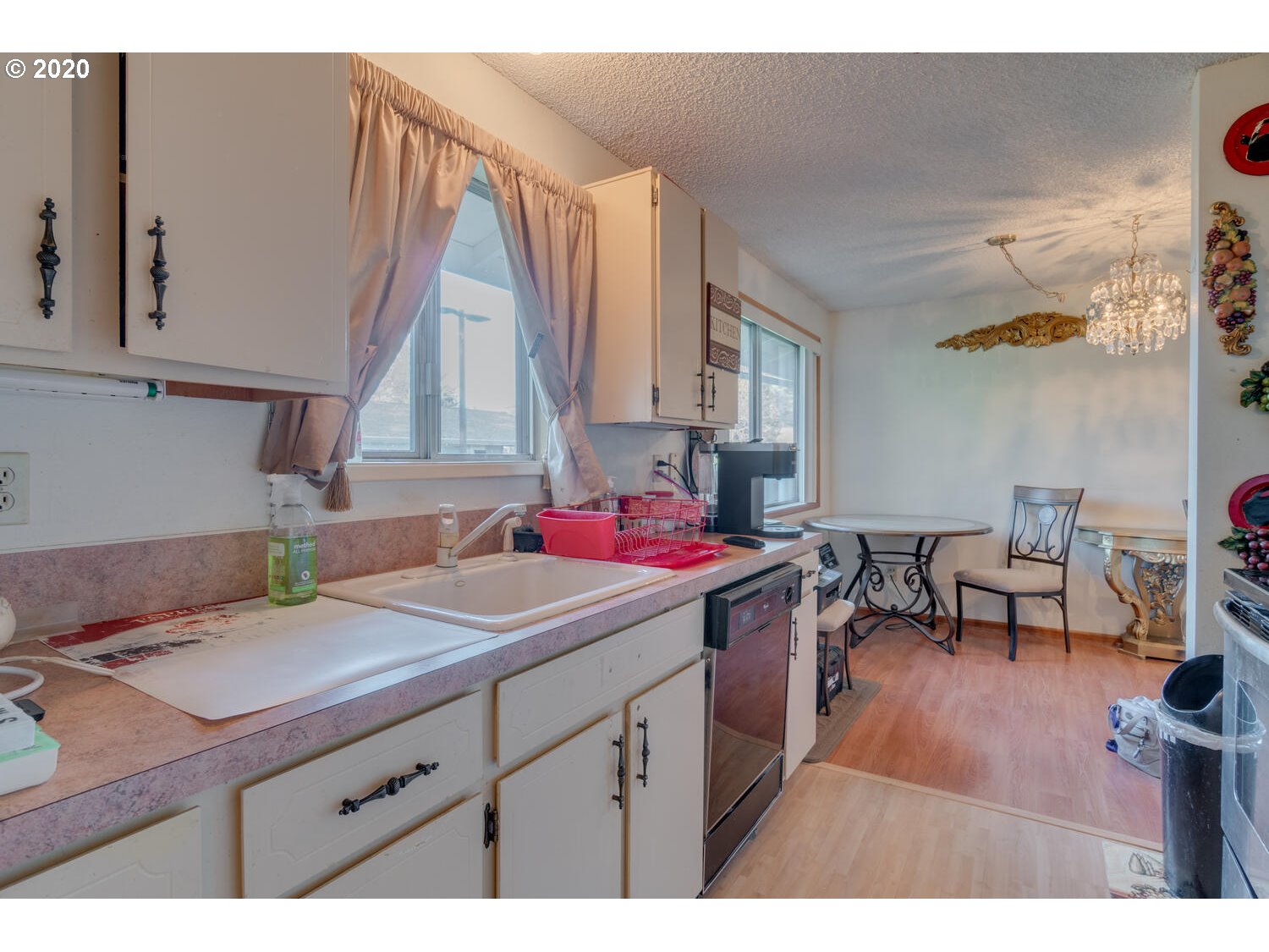 Photo #6: 20076216 Listing 