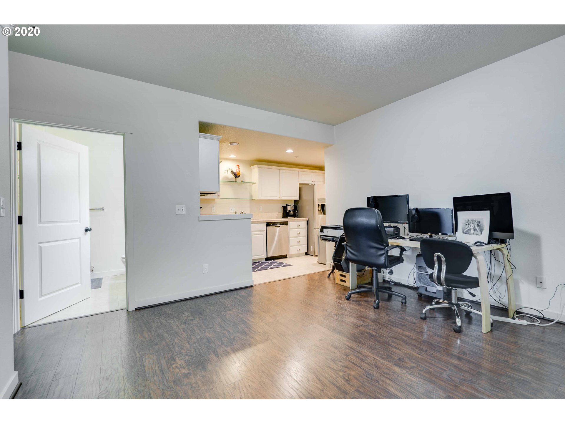 Photo #5: 20076303 Listing 
