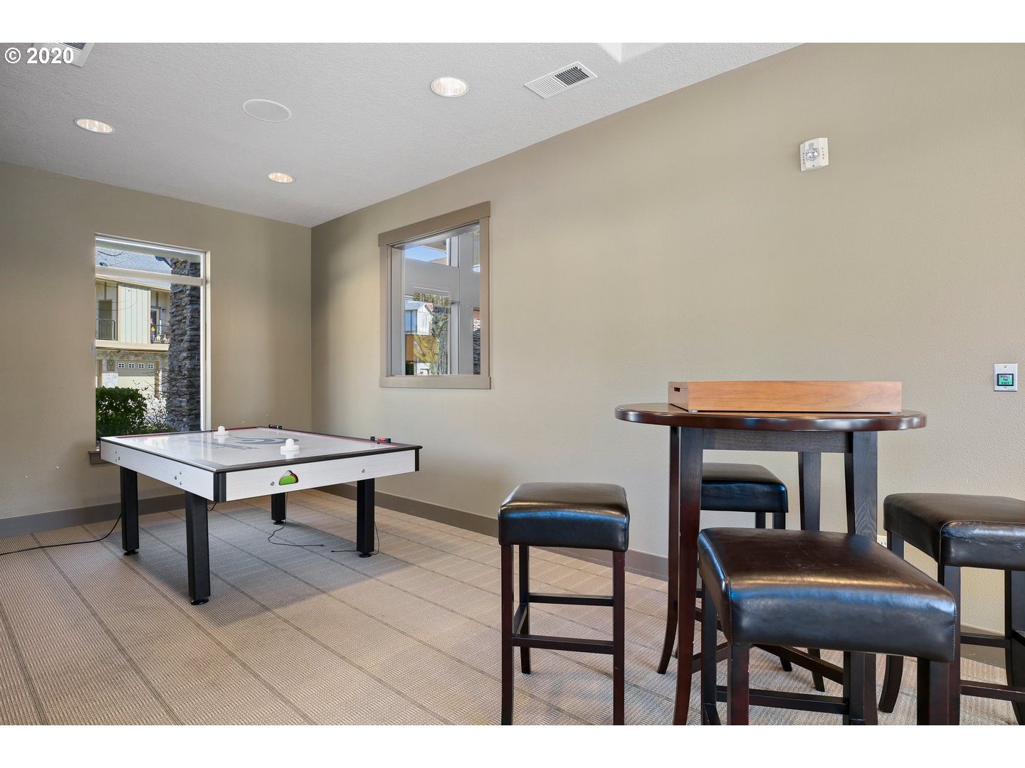 Photo #5: 20076807 Listing 