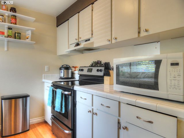 Photo #5: 20079810 Listing 