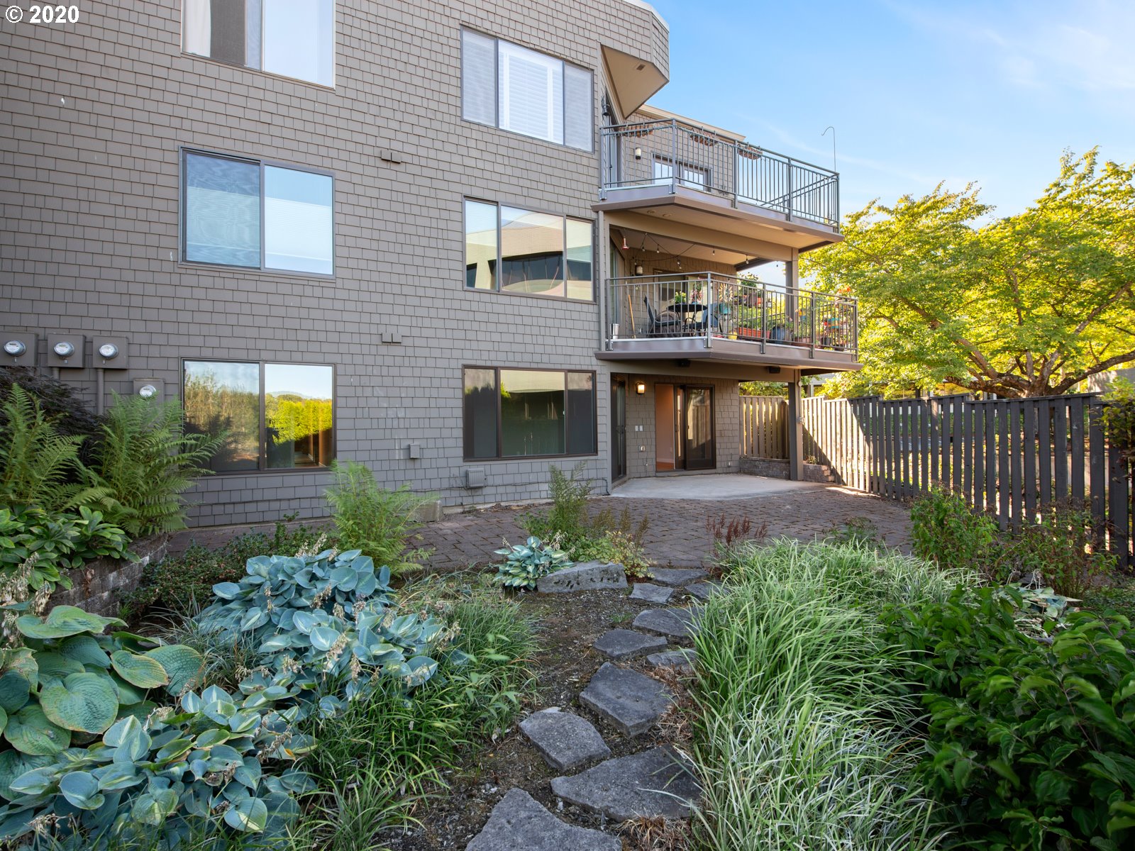 Photo #2: 20084078 Listing 