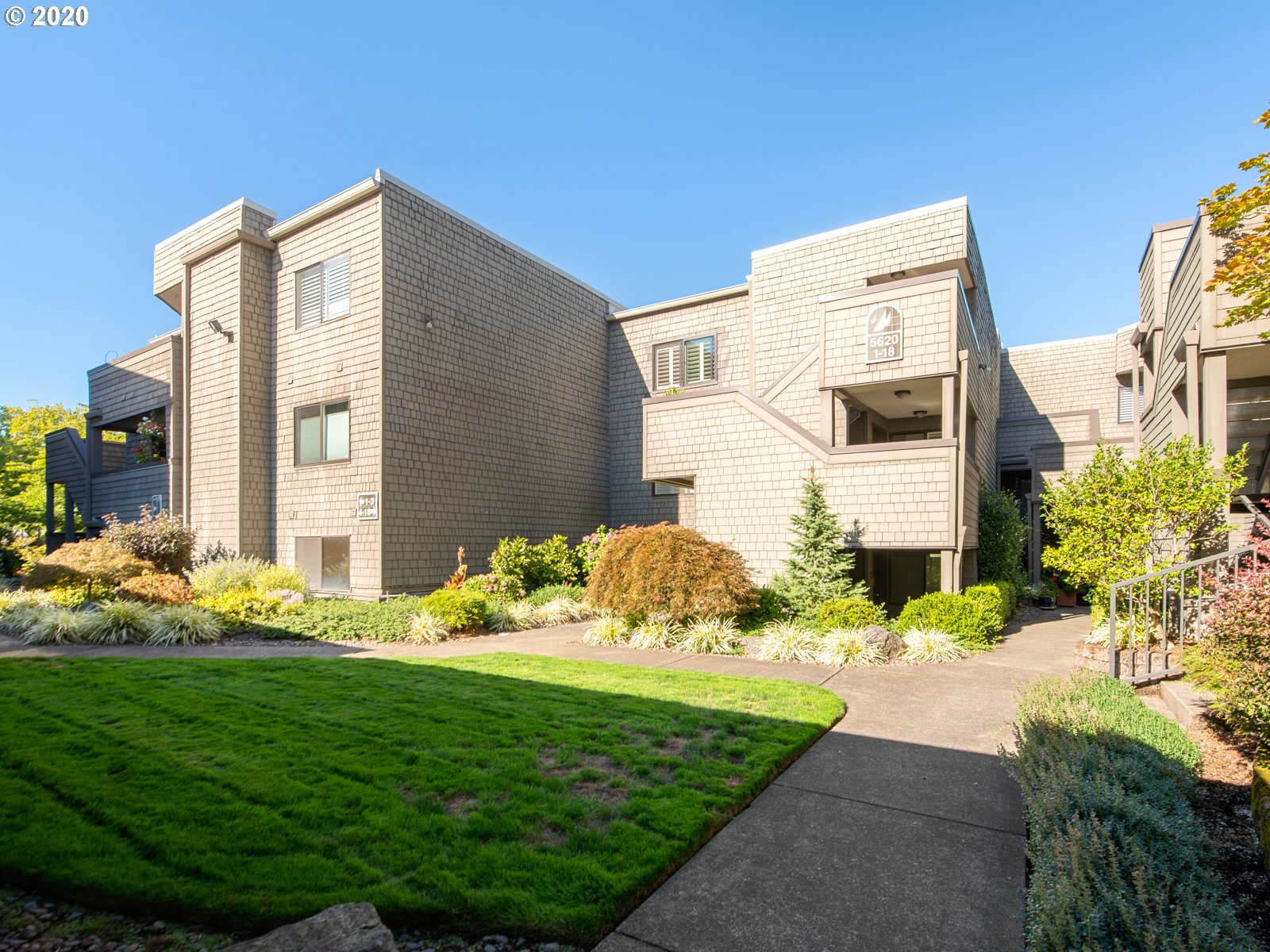 Photo #3: 20084078 Listing 