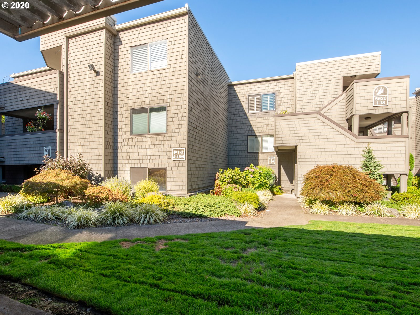 Photo #4: 20084078 Listing 