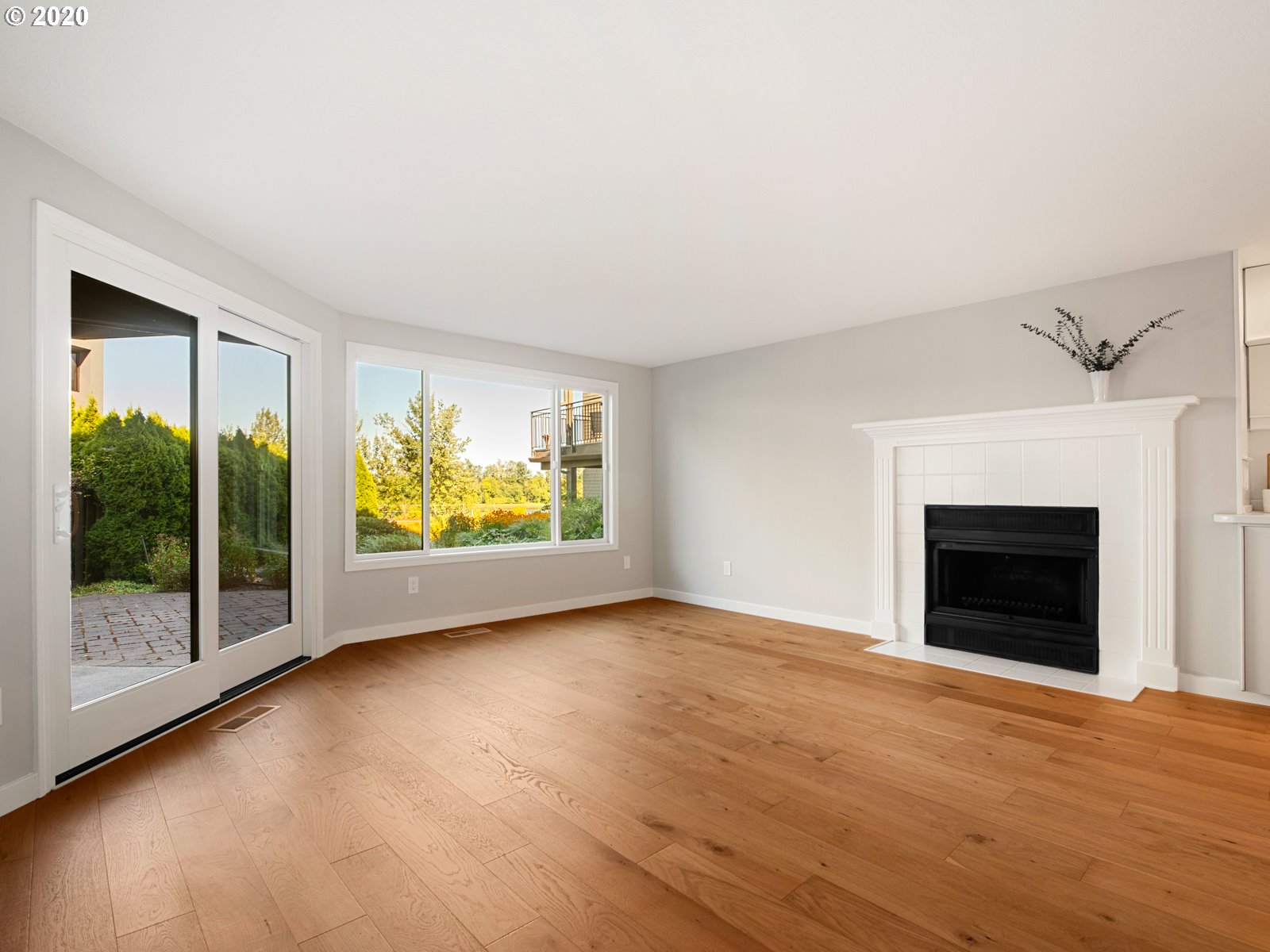 Photo #5: 20084078 Listing 