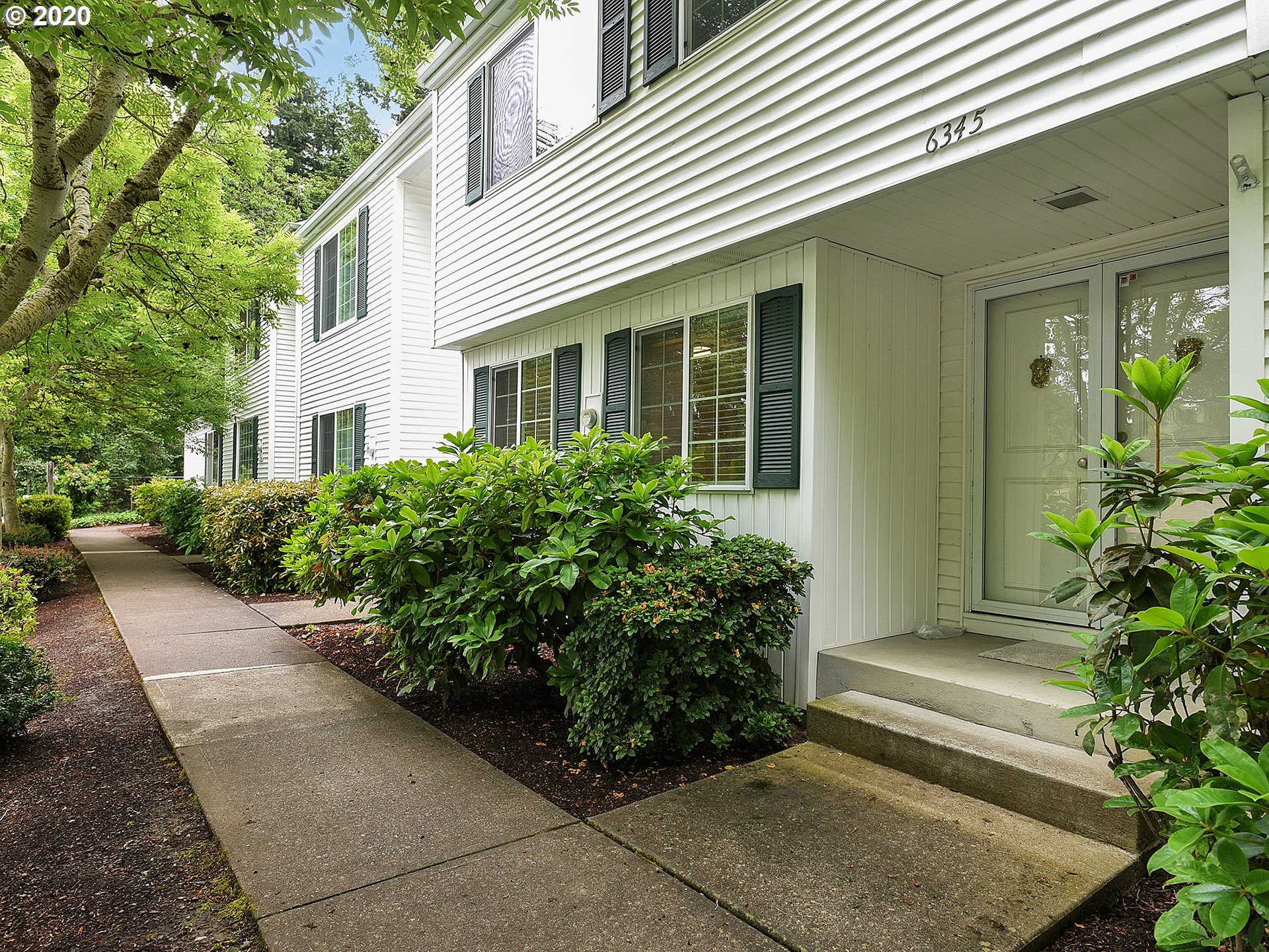 Photo #2: 20084386 Listing 
