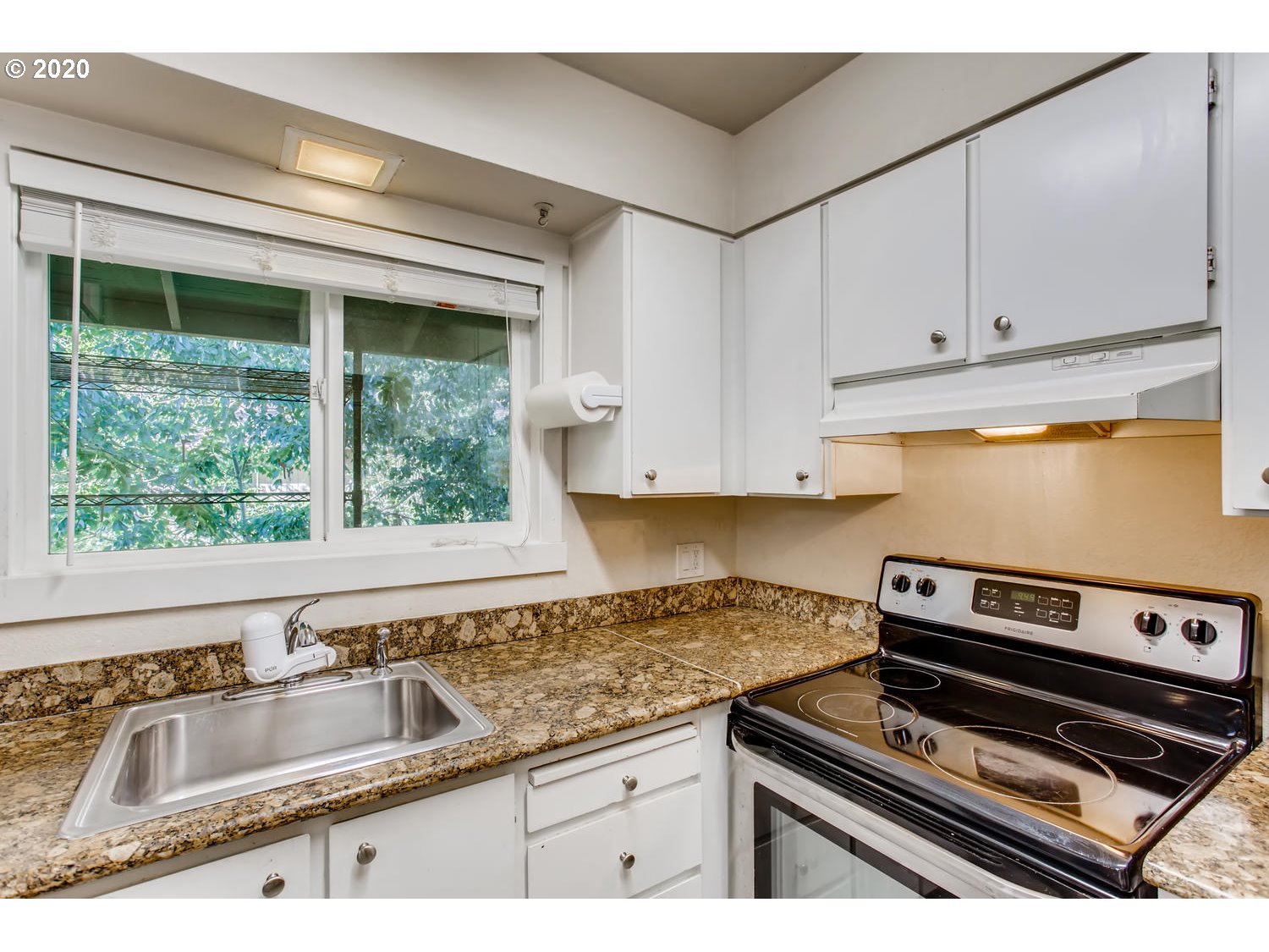Photo #6: 20085869 Listing 