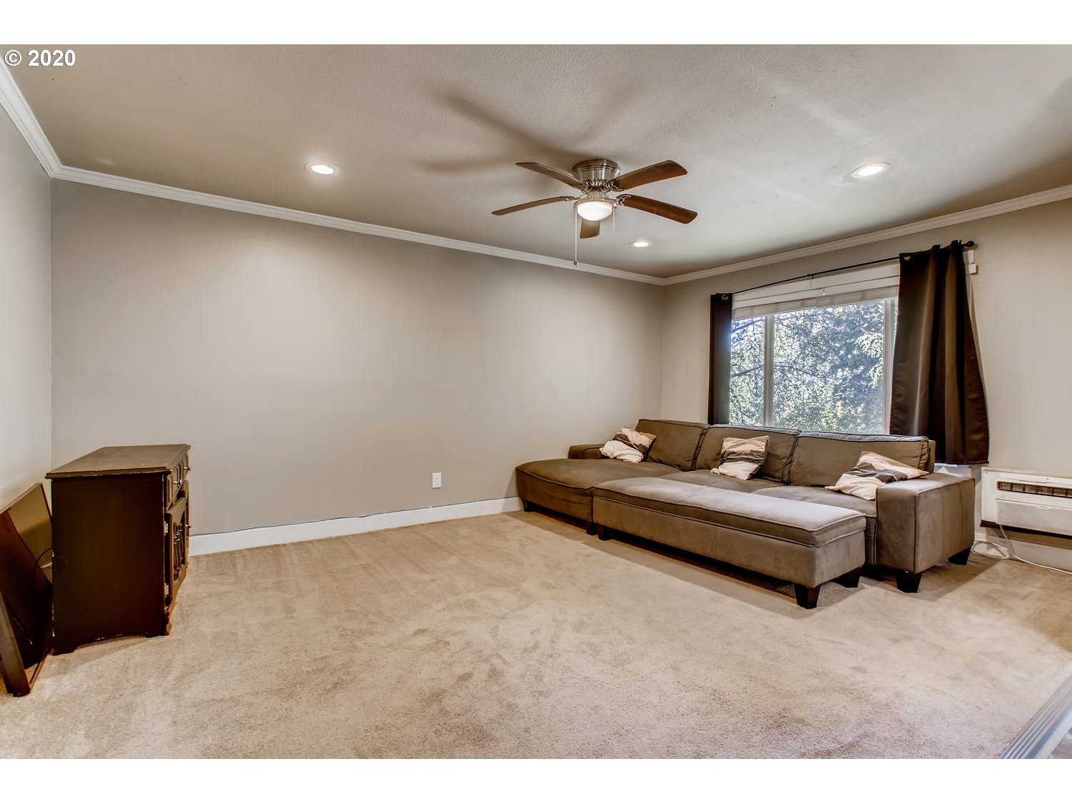 Photo #2: 20085869 Listing 
