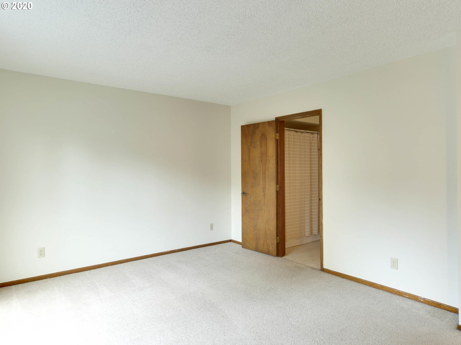 Photo #4: 20087377 Listing 