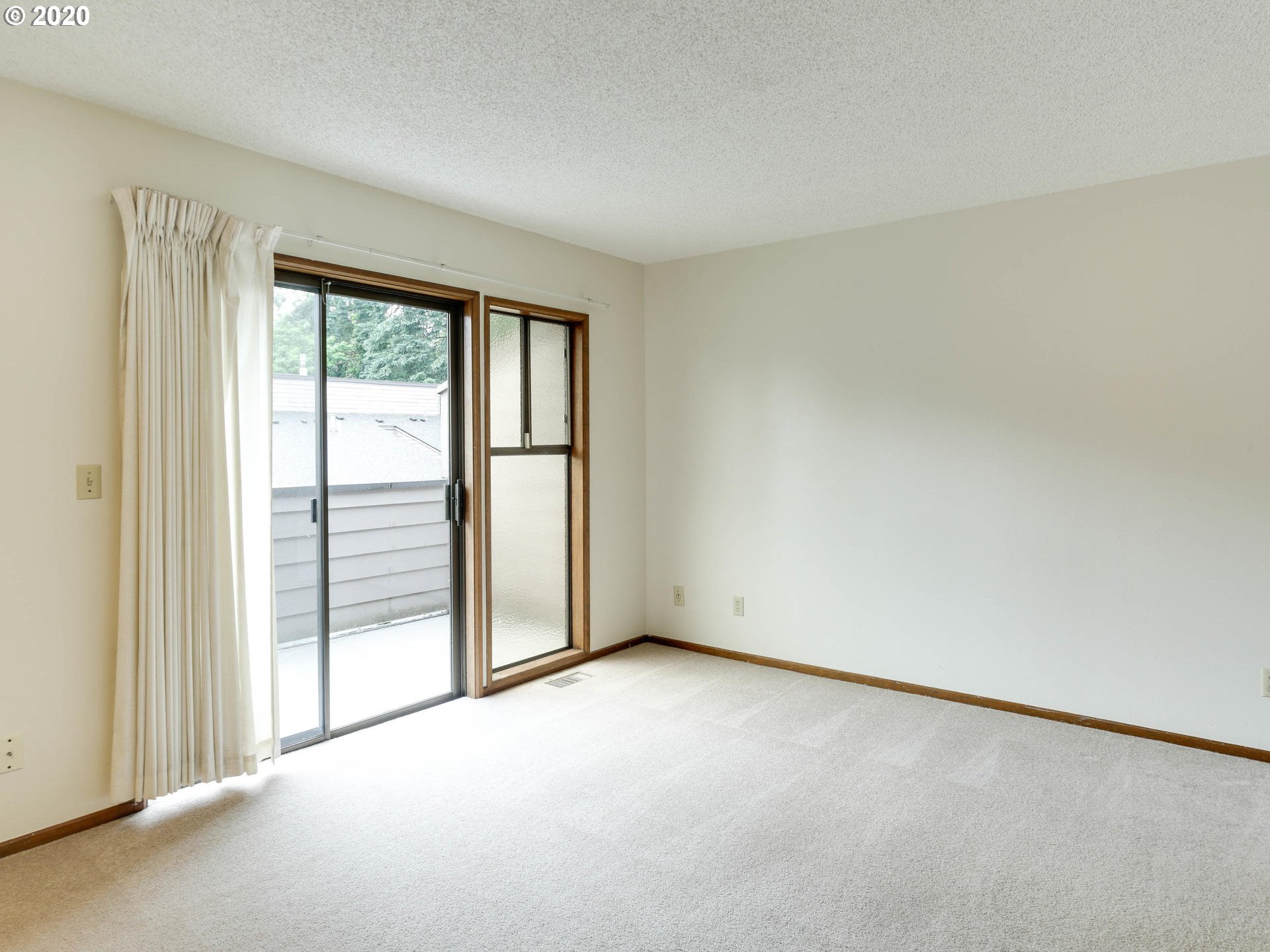 Photo #3: 20087377 Listing 