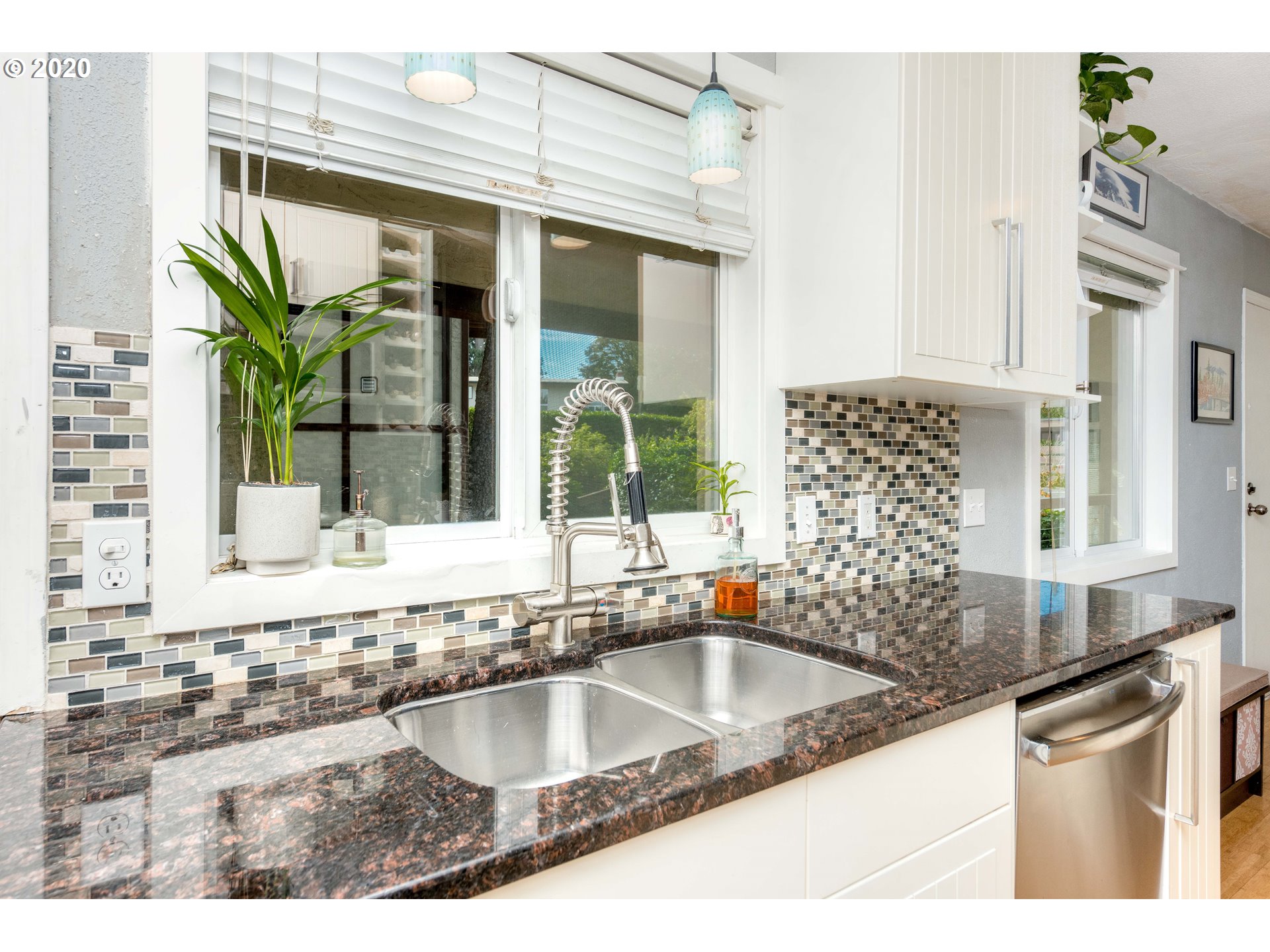 Photo #3: 20090642 Listing 