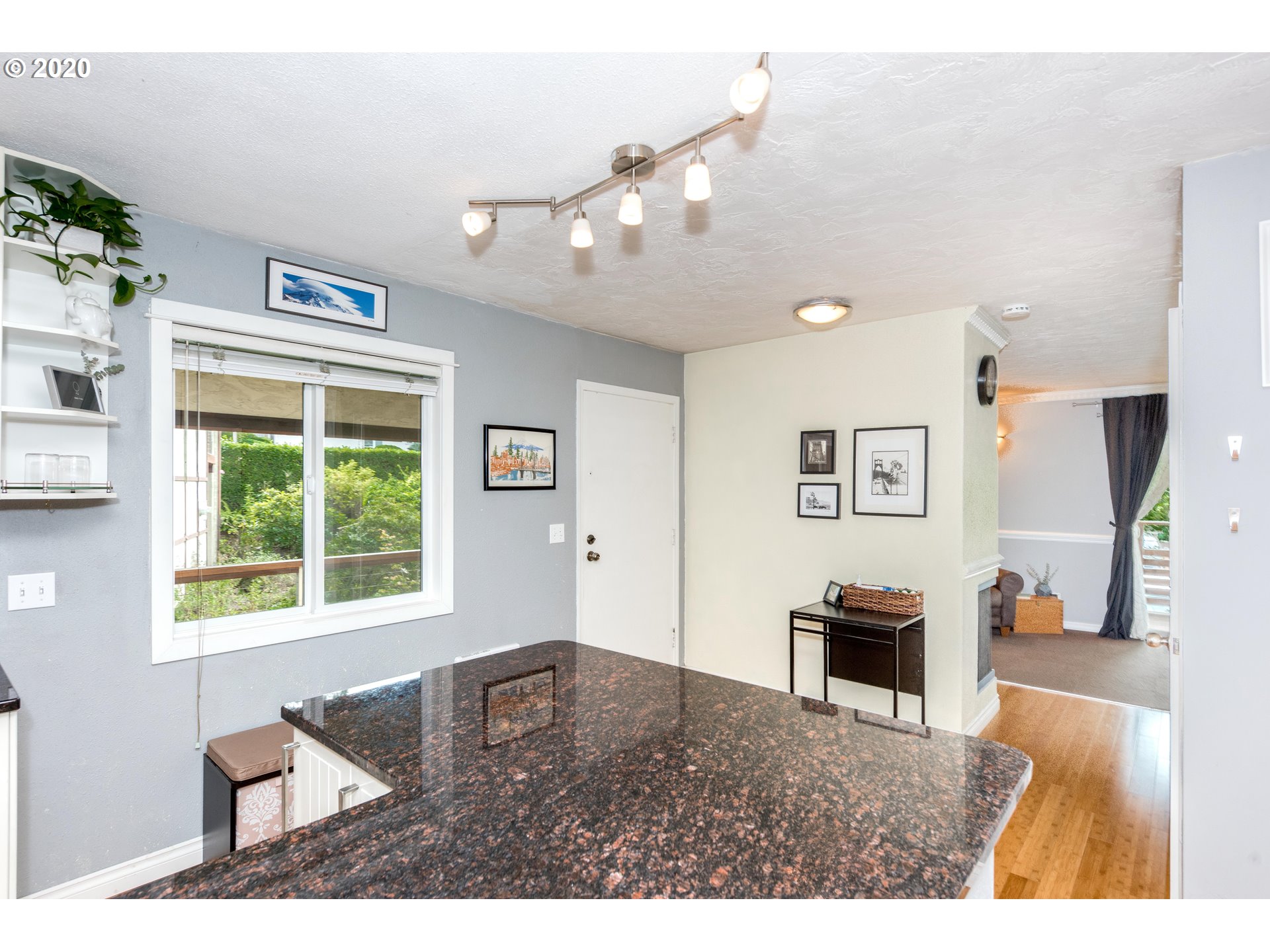 Photo #5: 20090642 Listing 