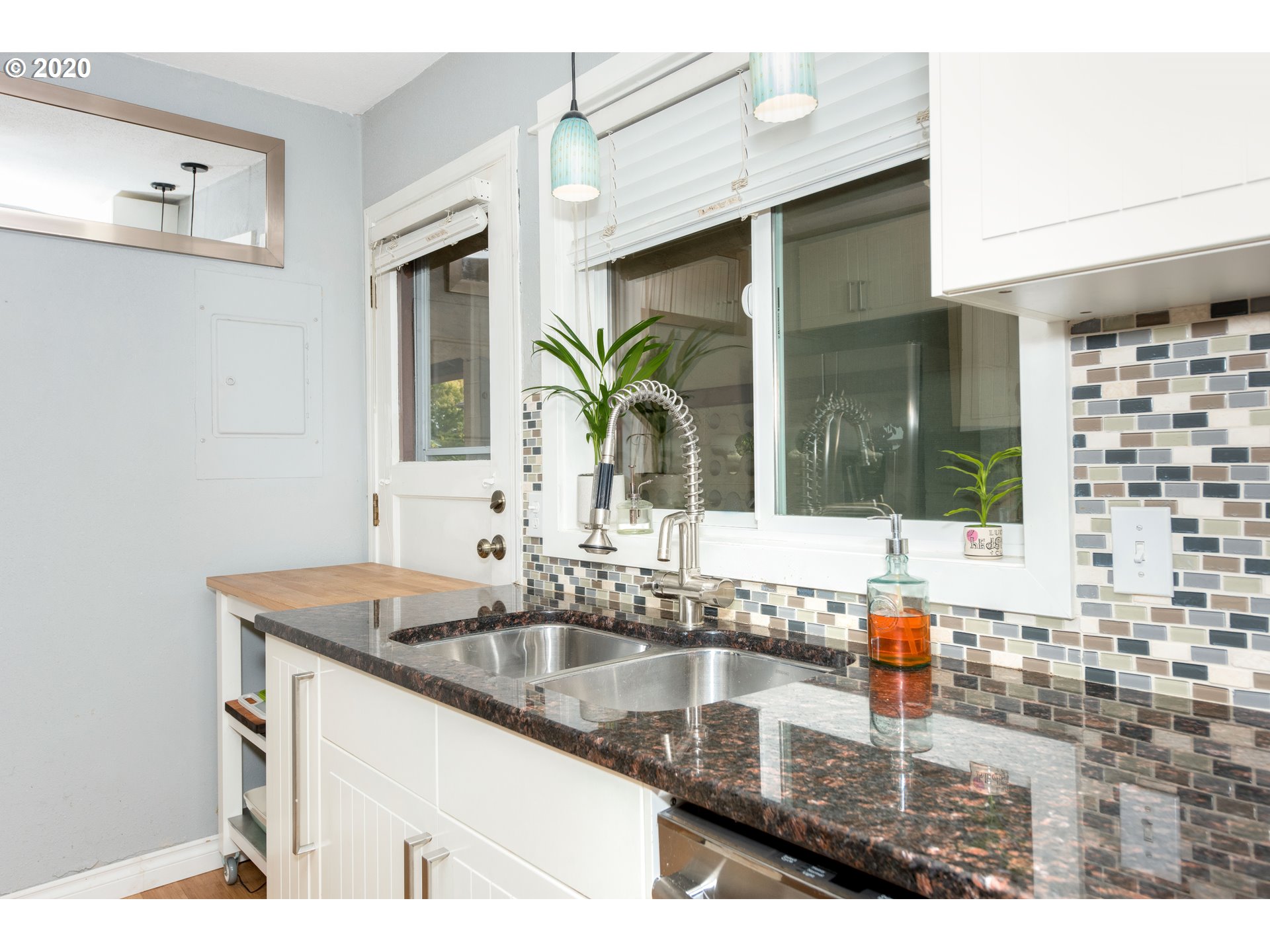 Photo #2: 20090642 Listing 