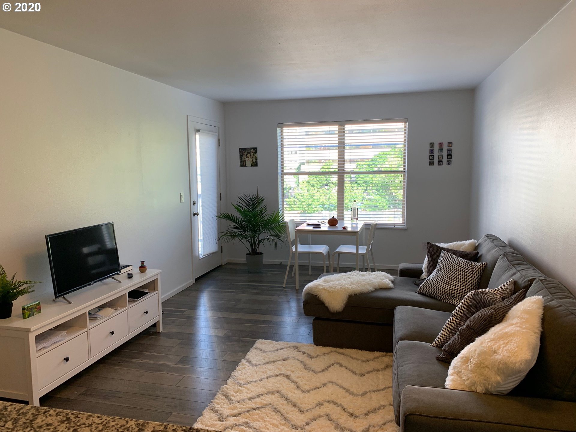 Photo #5: 20097941 Listing 