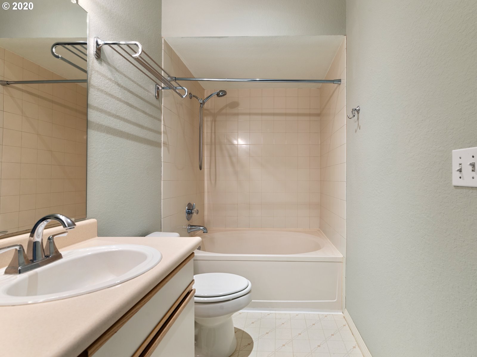 Photo #6: 20099694 Listing 