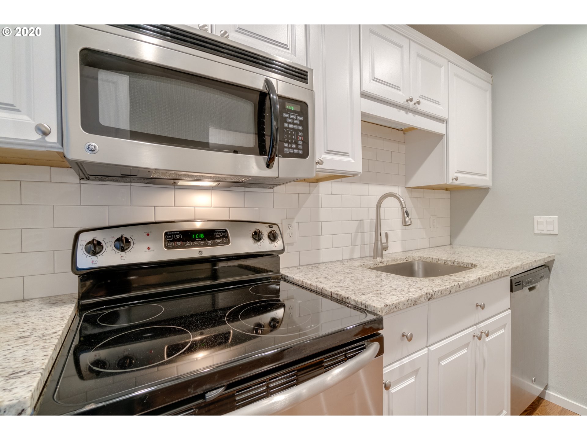 Photo #5: 20101989 Listing 