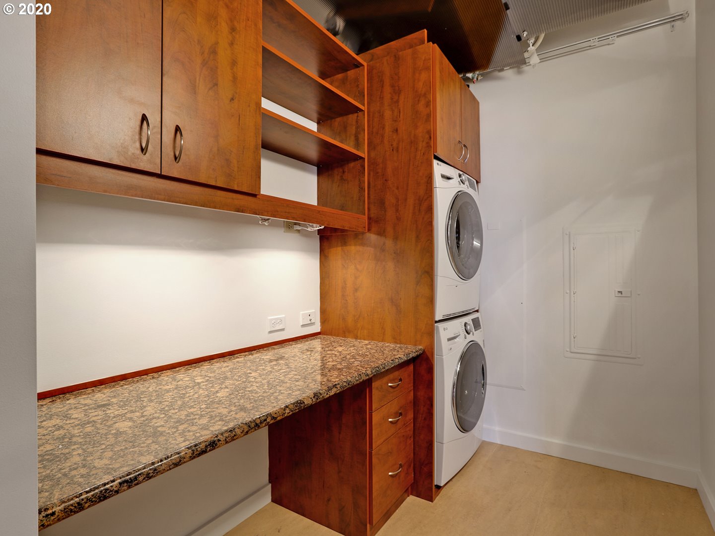 Photo #2: 20109068 Listing 