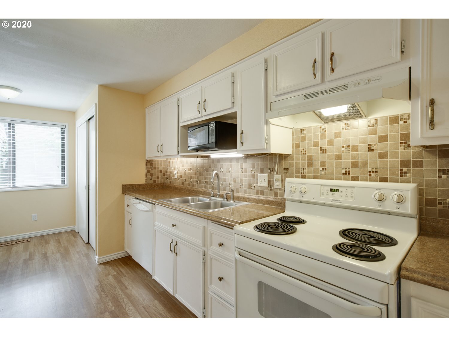 Photo #3: 20110003 Listing 