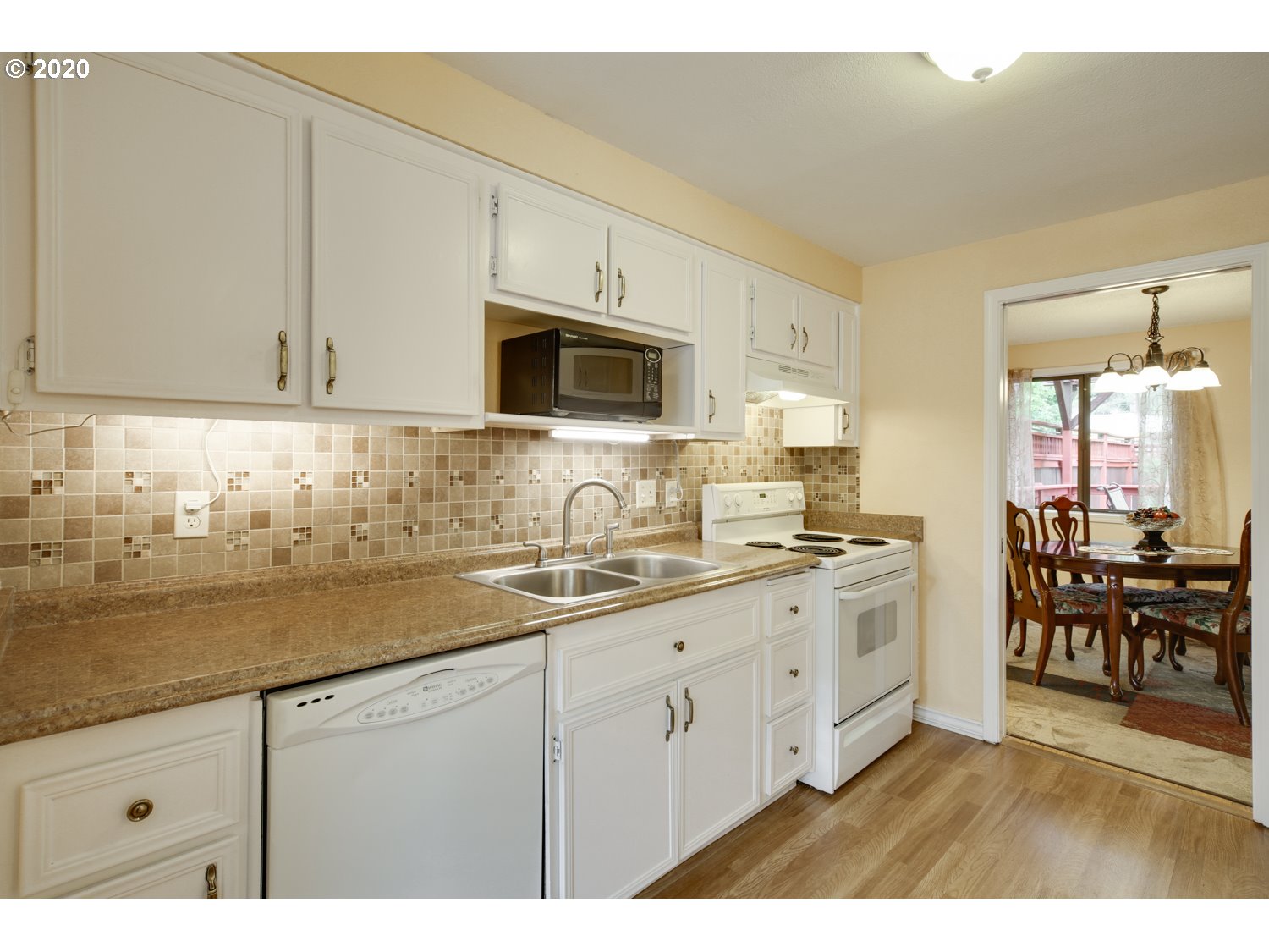 Photo #4: 20110003 Listing 