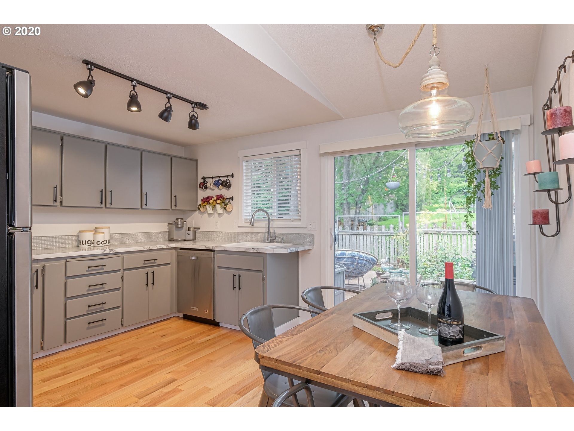 Photo #6: 20111036 Listing 