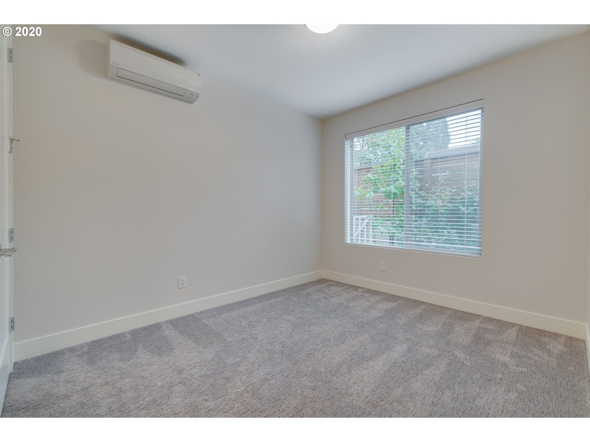 Photo #4: 20116707 Listing 