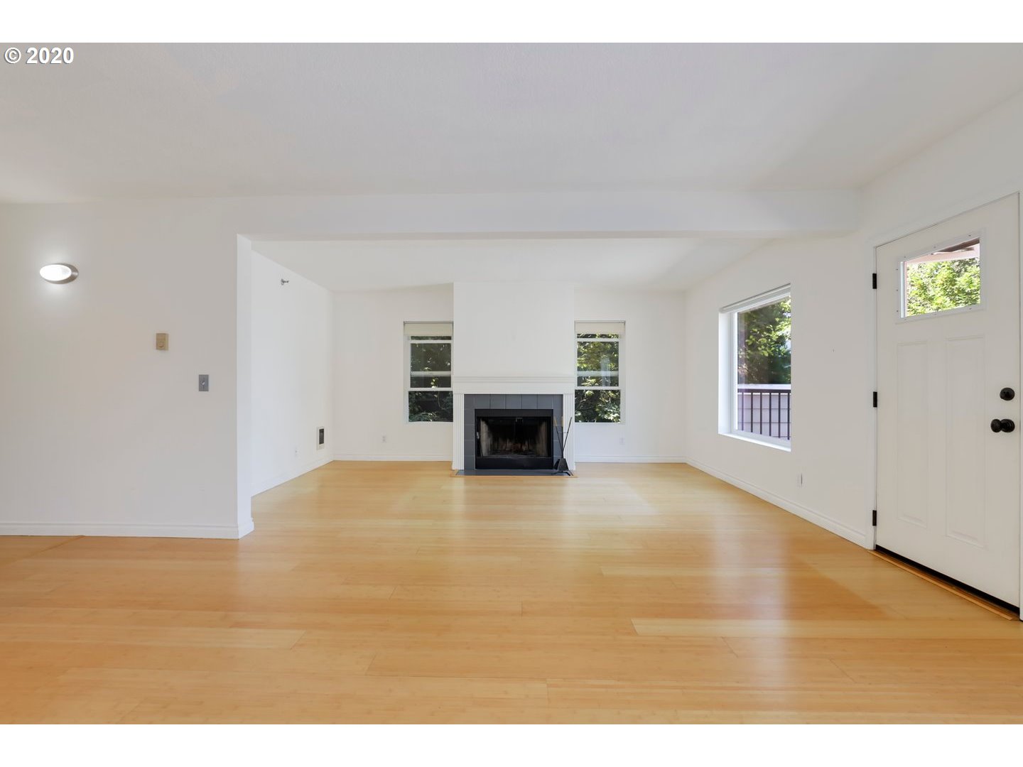 Photo #6: 20122084 Listing 