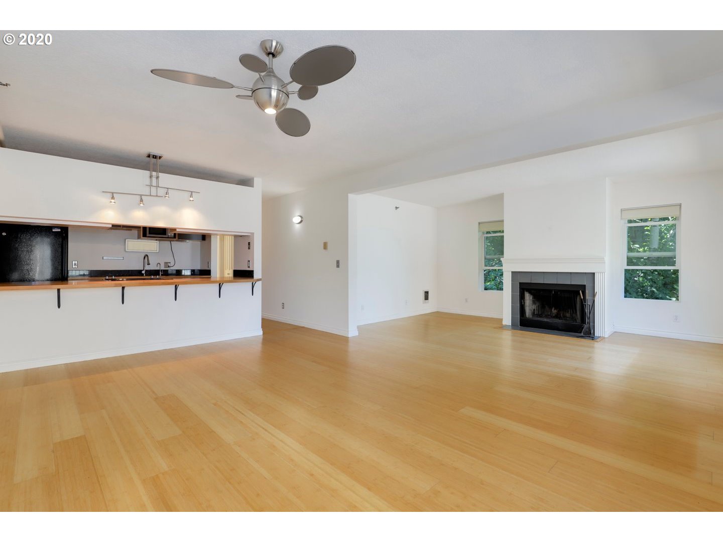 Photo #4: 20122084 Listing 