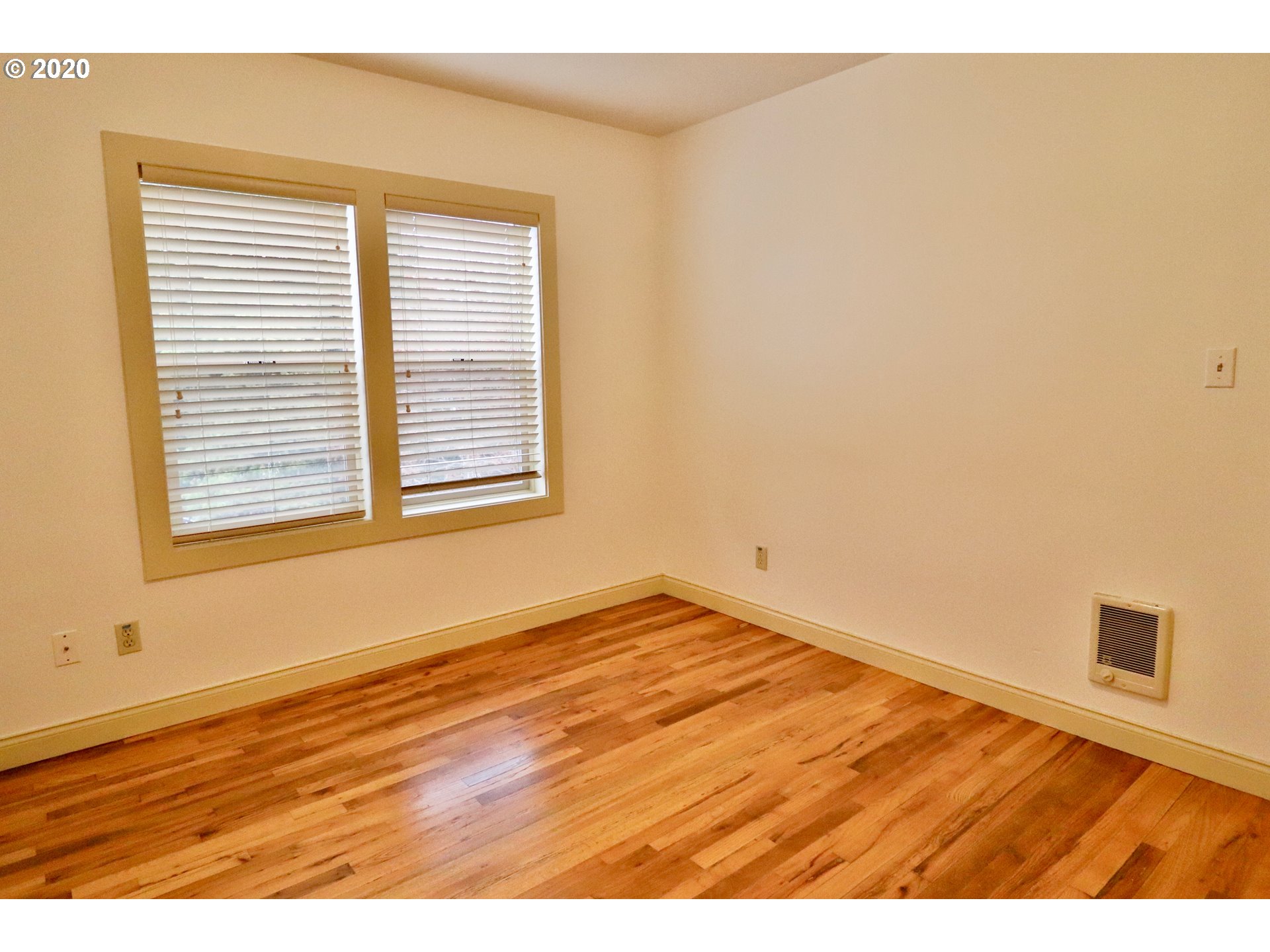 Photo #5: 20126462 Listing 