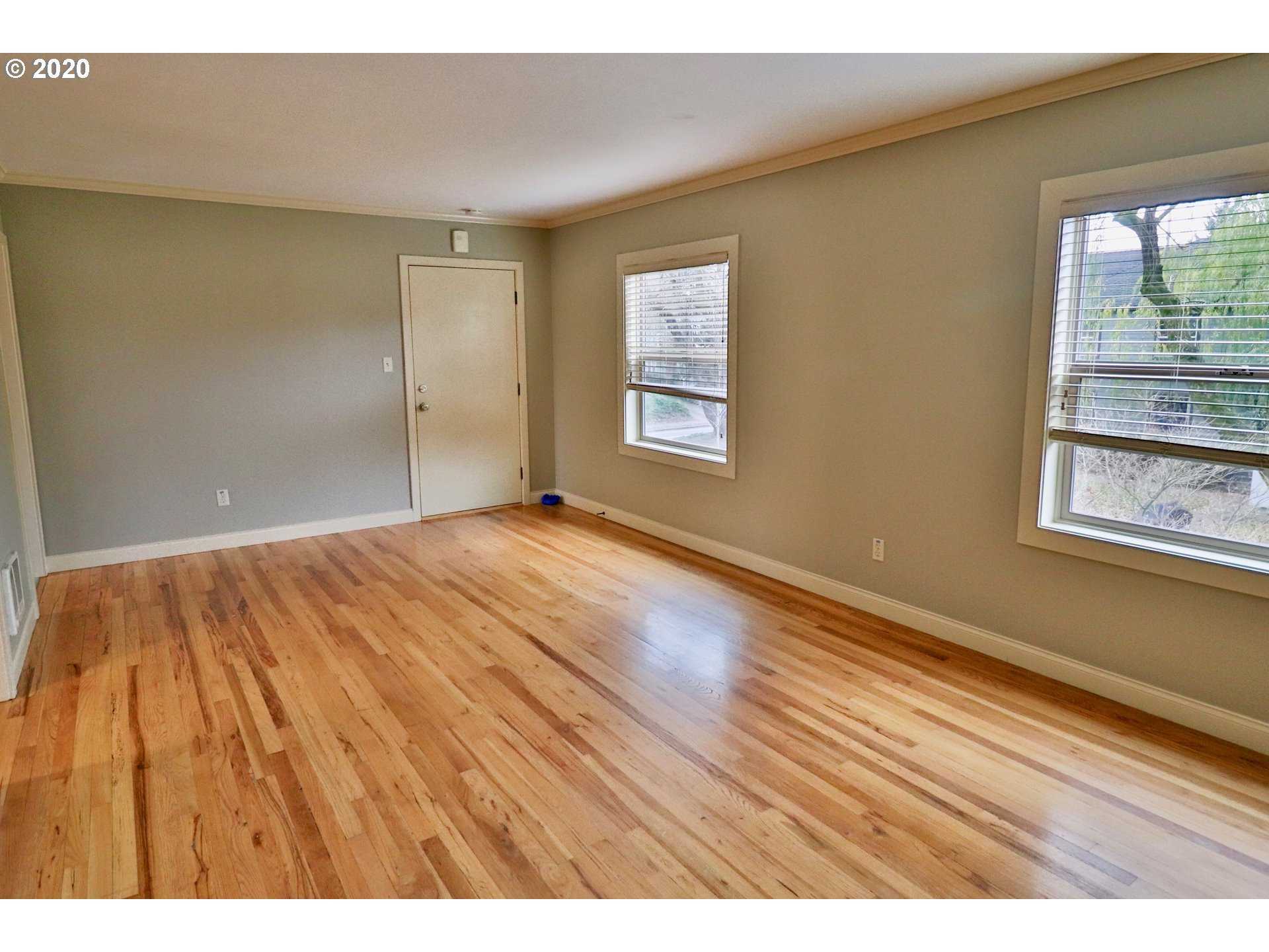 Photo #2: 20126462 Listing 