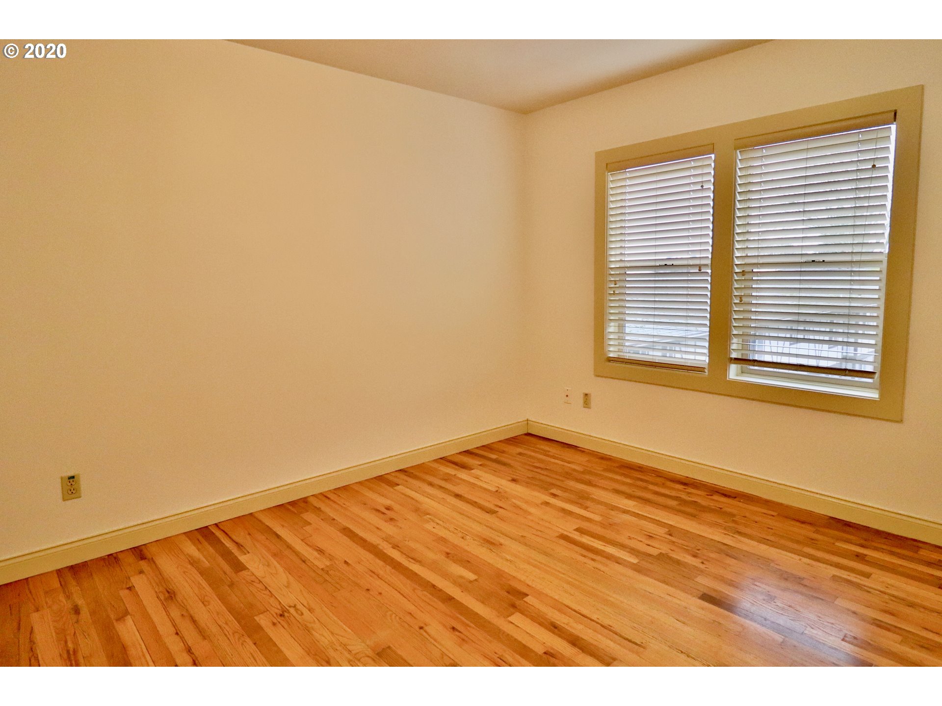 Photo #4: 20126462 Listing 